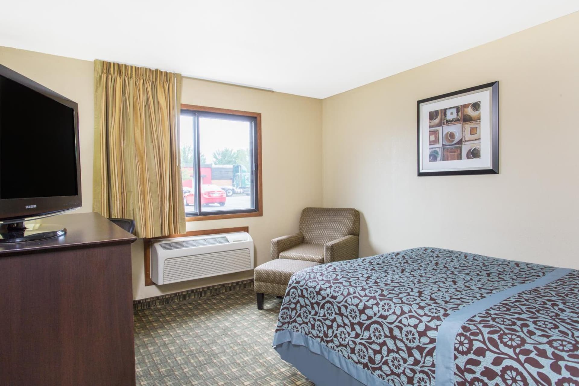 Days Inn & Suites by Wyndham Waterloo gallery photo in Waterloo, IA — image 20