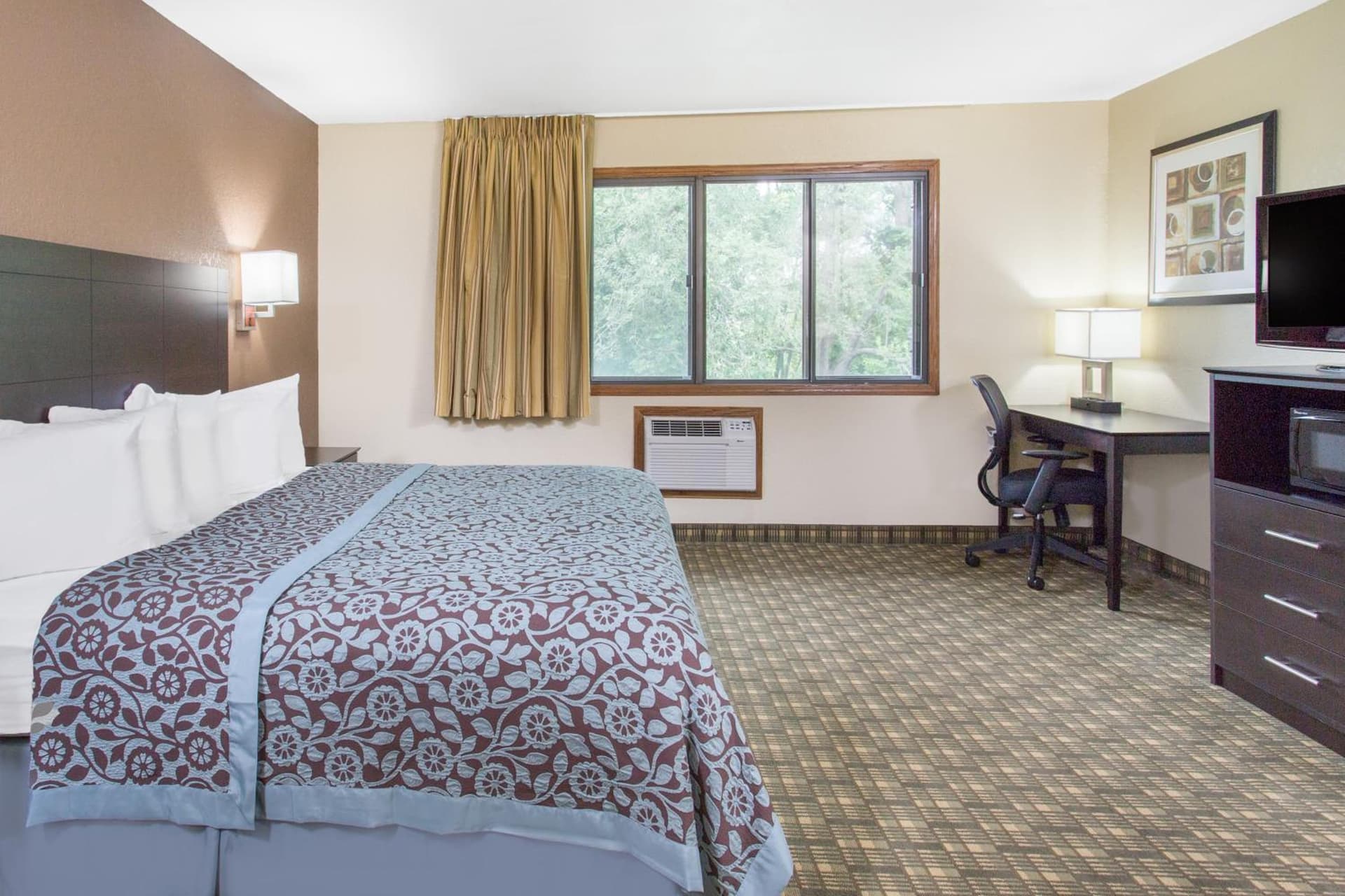 Days Inn & Suites by Wyndham Waterloo gallery photo in Waterloo, IA — image 29