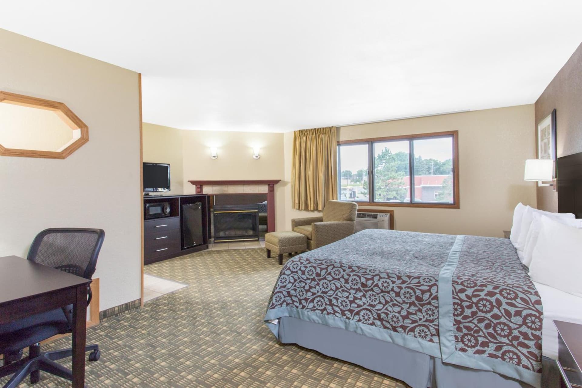 Days Inn & Suites by Wyndham Waterloo gallery photo in Waterloo, IA — image 16