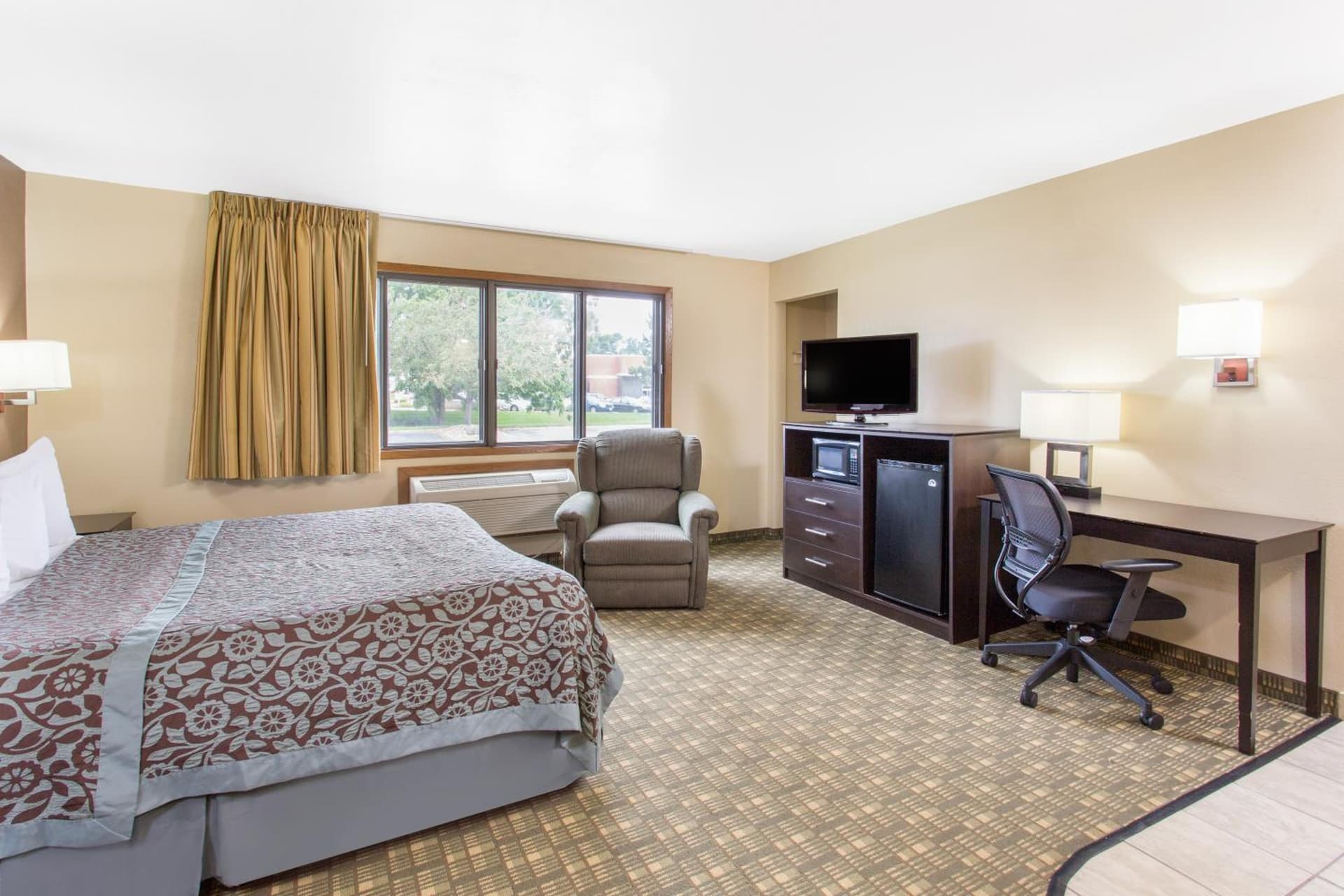 Days Inn & Suites by Wyndham Waterloo gallery photo in Waterloo, IA — image 39