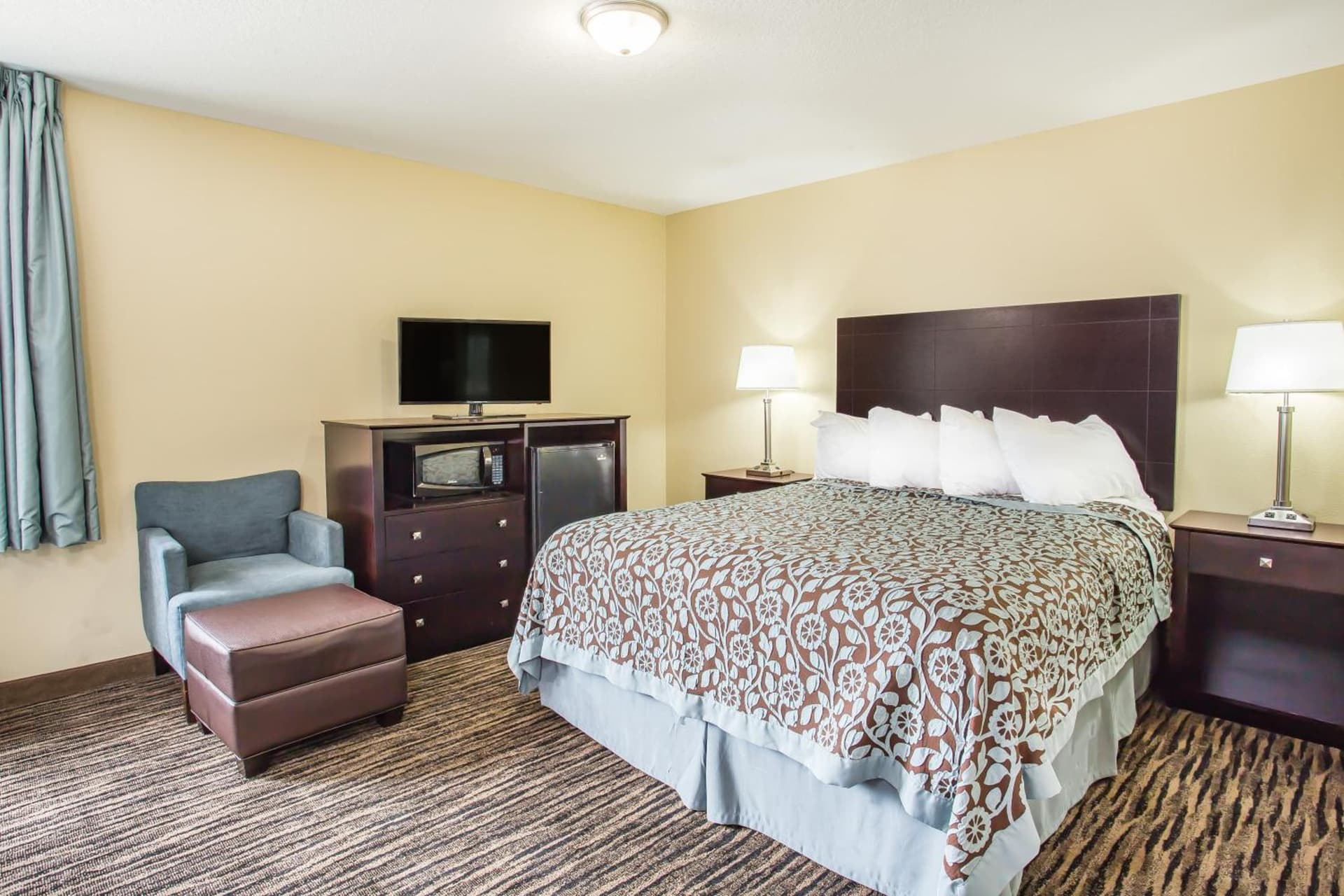 Days Inn by Wyndham Evansdale Waterloo property views in Evansdale, IA — gallery photo 3