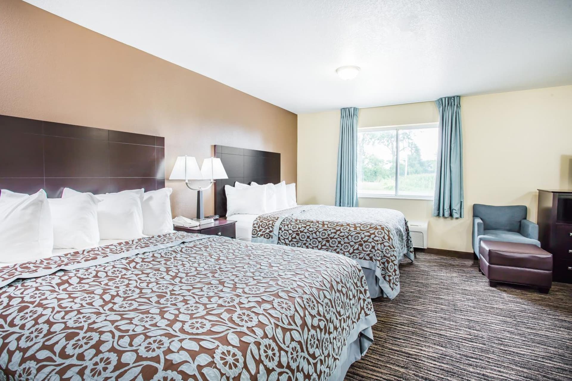Days Inn by Wyndham Evansdale Waterloo gallery photo in Evansdale, IA — image 51