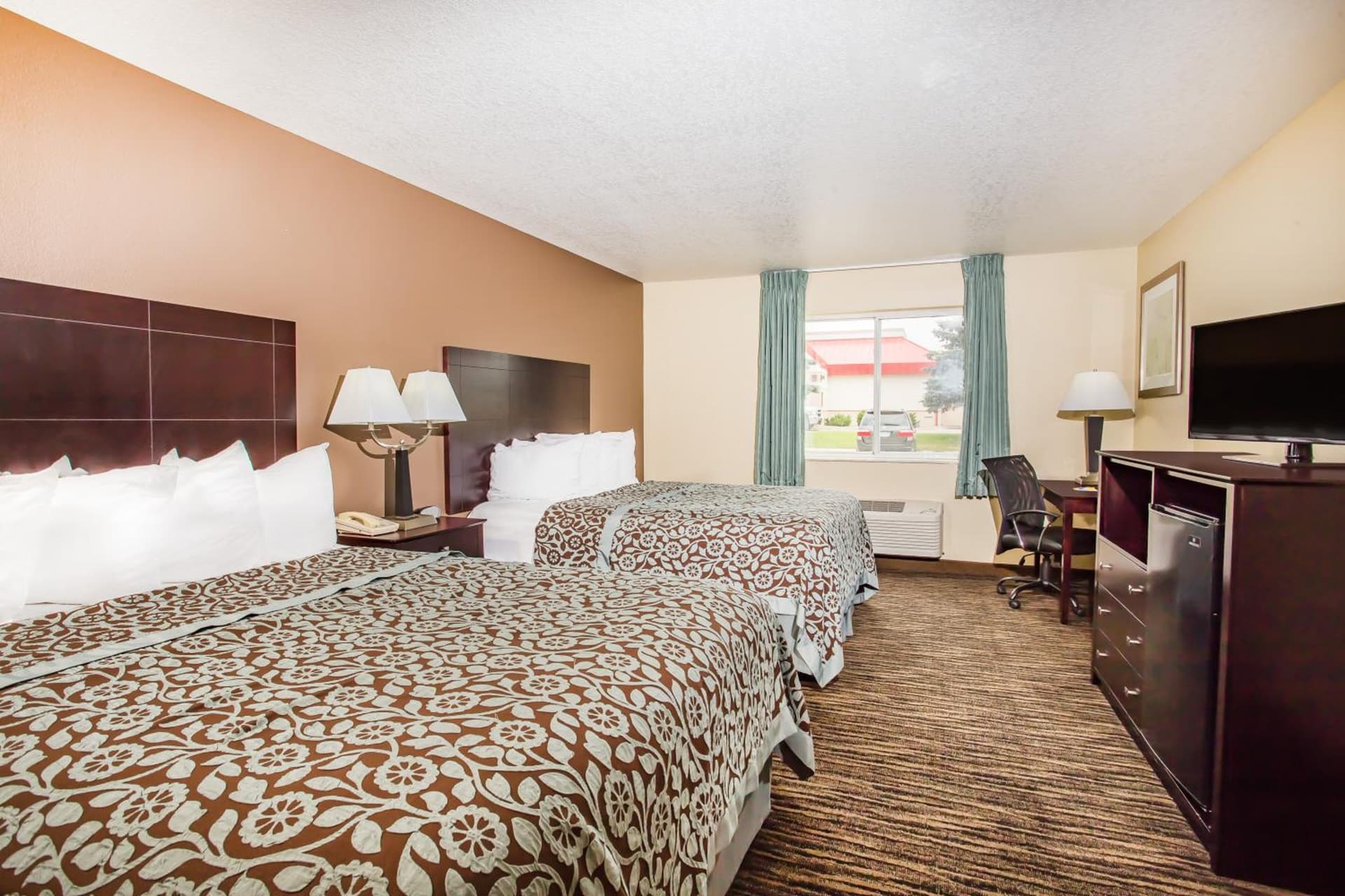 Days Inn by Wyndham Evansdale Waterloo gallery photo in Evansdale, IA — image 7