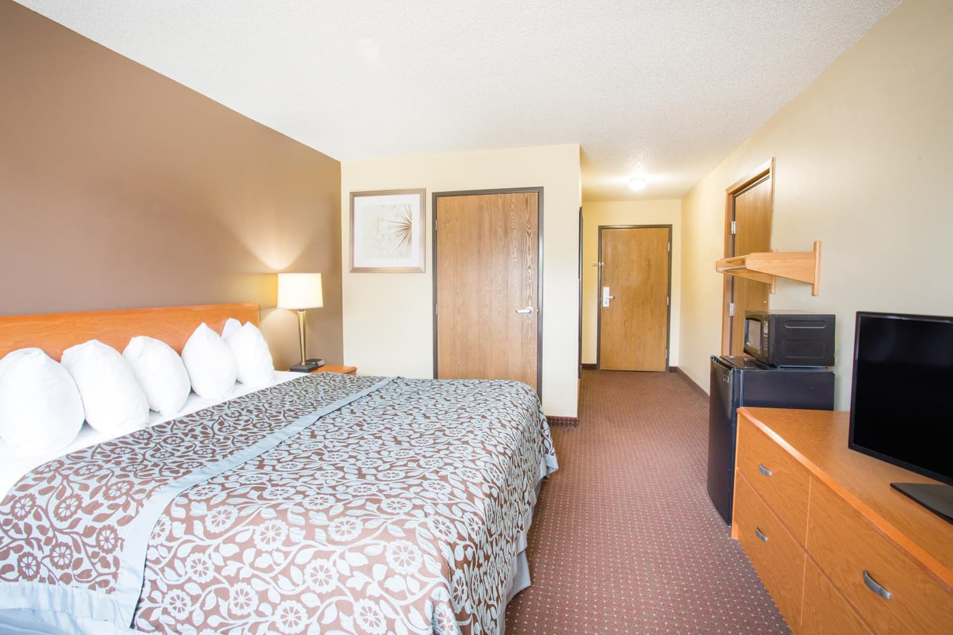 Days Inn by Wyndham Evansdale Waterloo gallery photo in Evansdale, IA — image 36