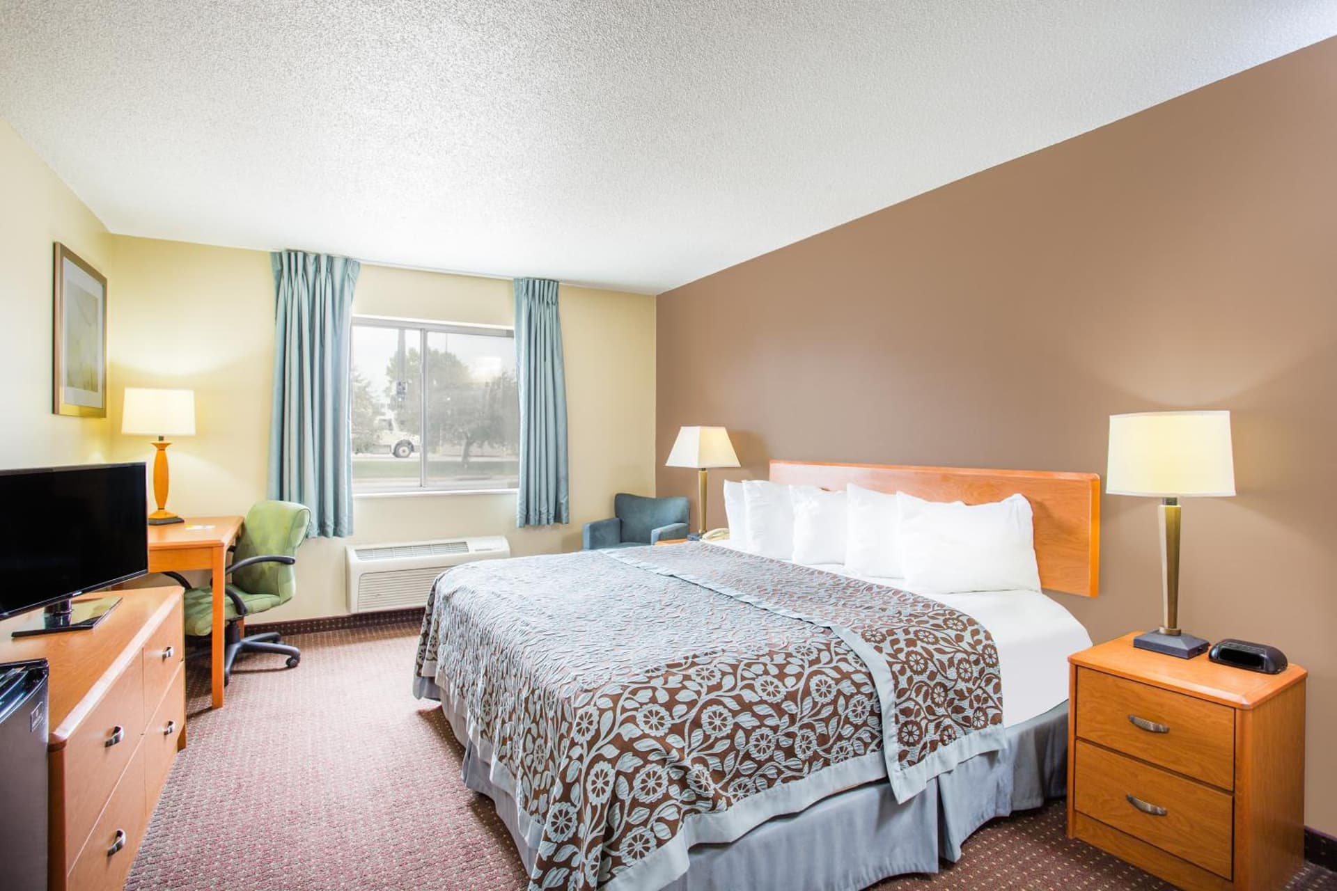 Days Inn by Wyndham Evansdale Waterloo gallery photo in Evansdale, IA — image 12