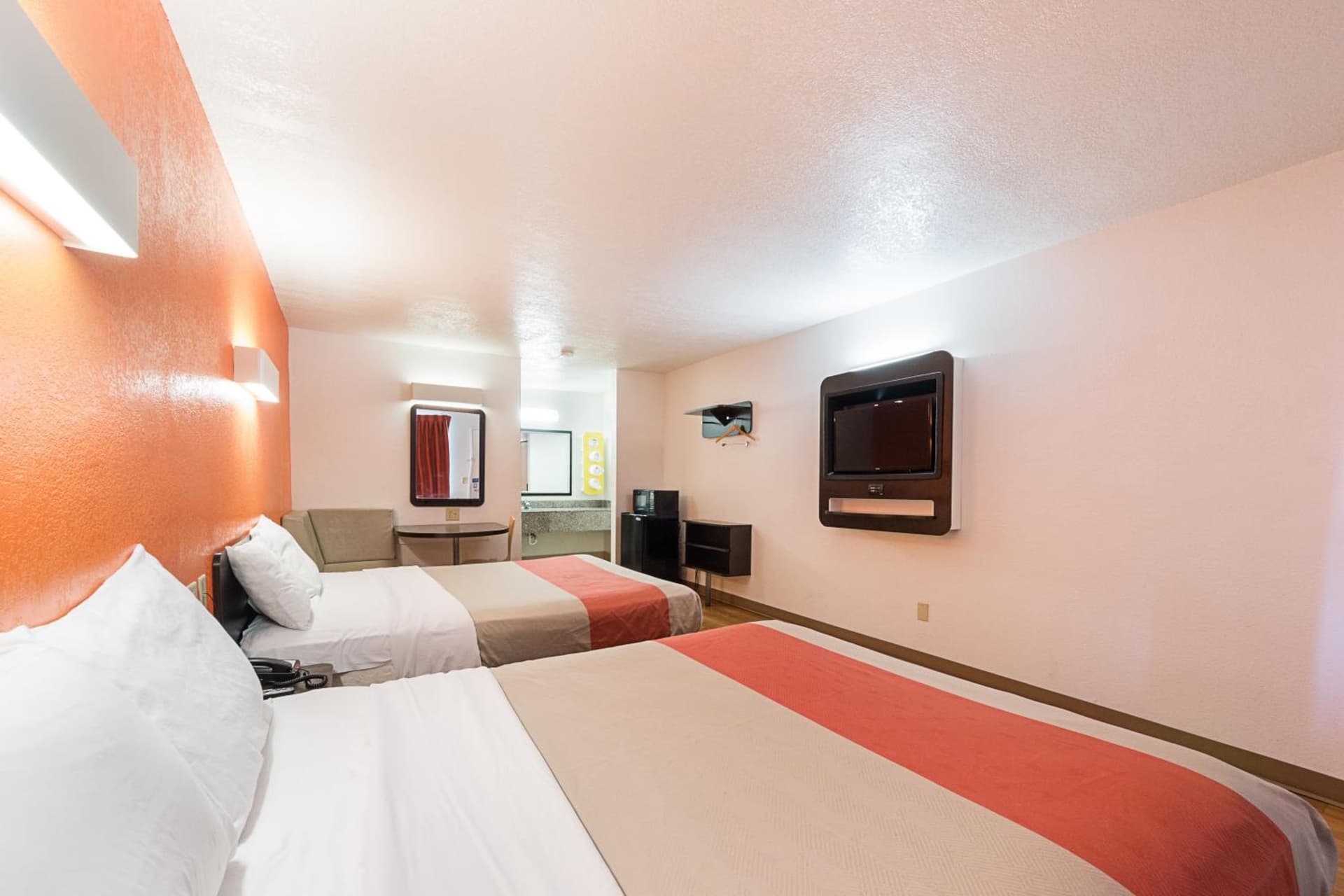 Motel 6-San Antonio, TX - Fiesta Trails interior in San Antonio, TX — gallery photo 2