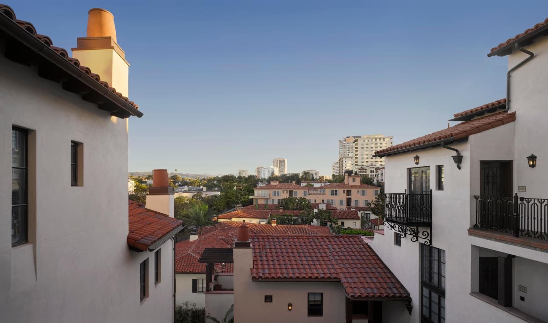 Plaza la Reina gallery photo in Los Angeles, CA — image 53