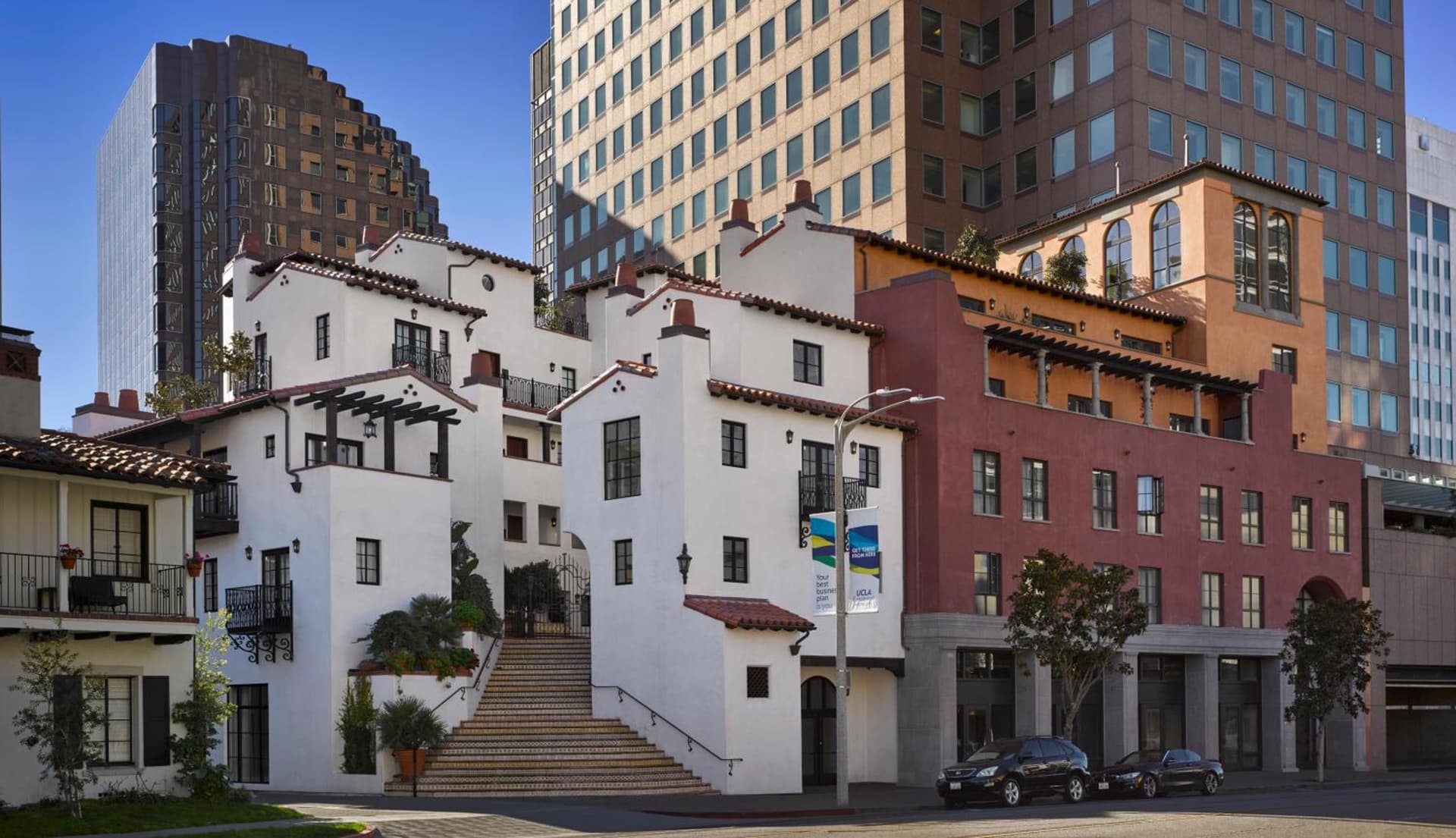 Plaza la Reina featured exterior or lobby in Los Angeles, CA — similar hotel