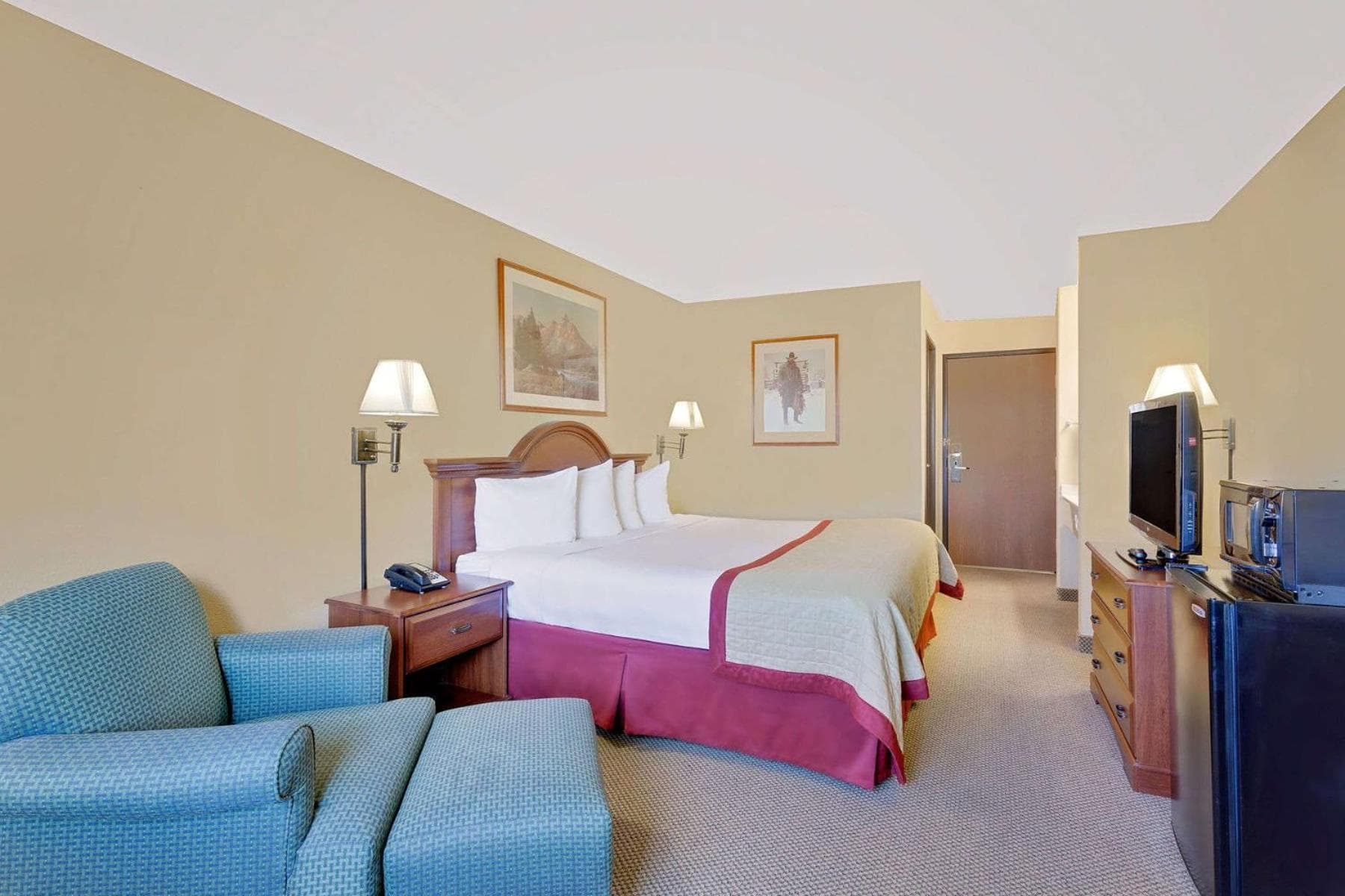 Pinedale Hotel & Suites property views in Pinedale, WY — gallery photo 3