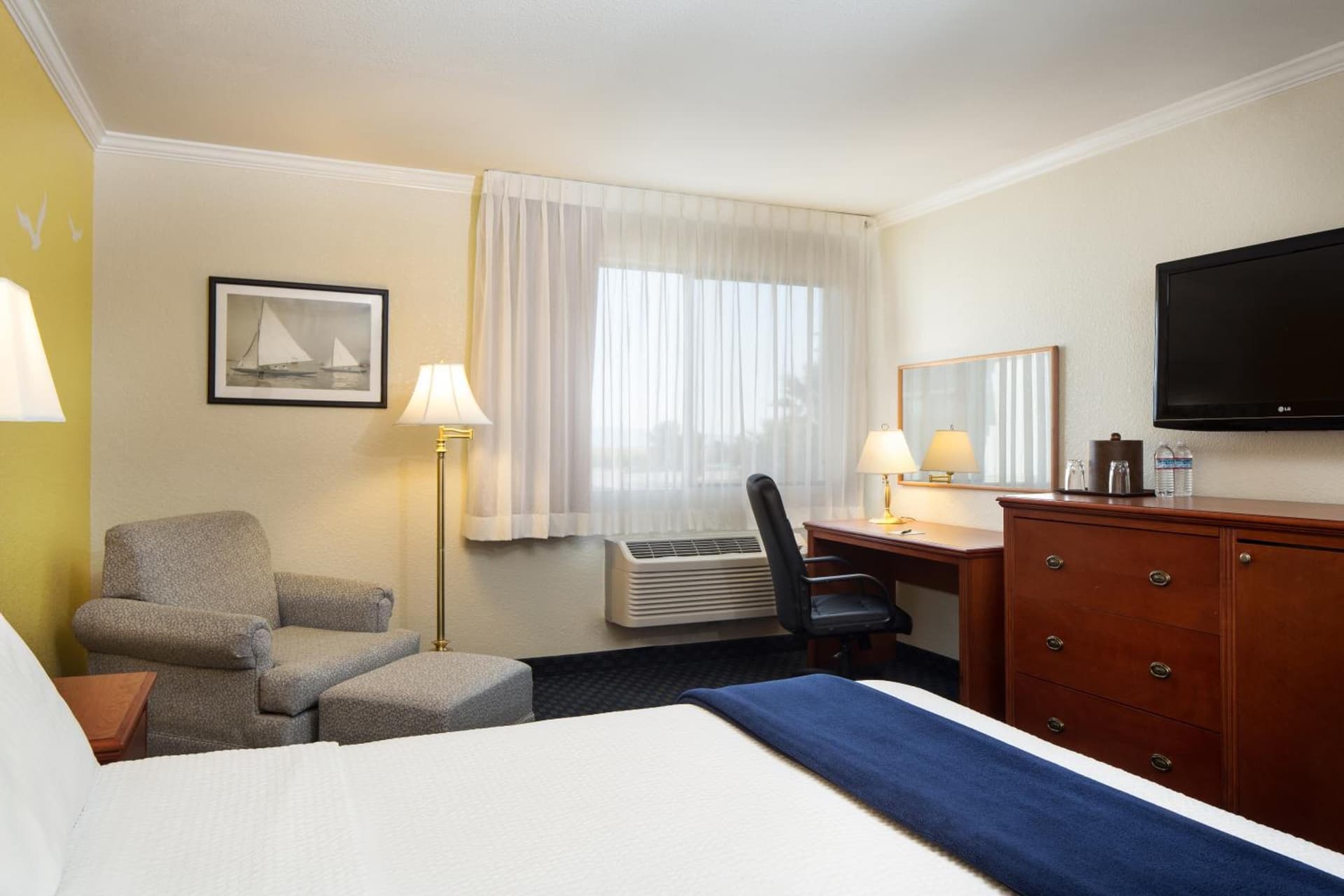 The Marina Inn on San Francisco Bay gallery photo in San Leandro, CA — image 40