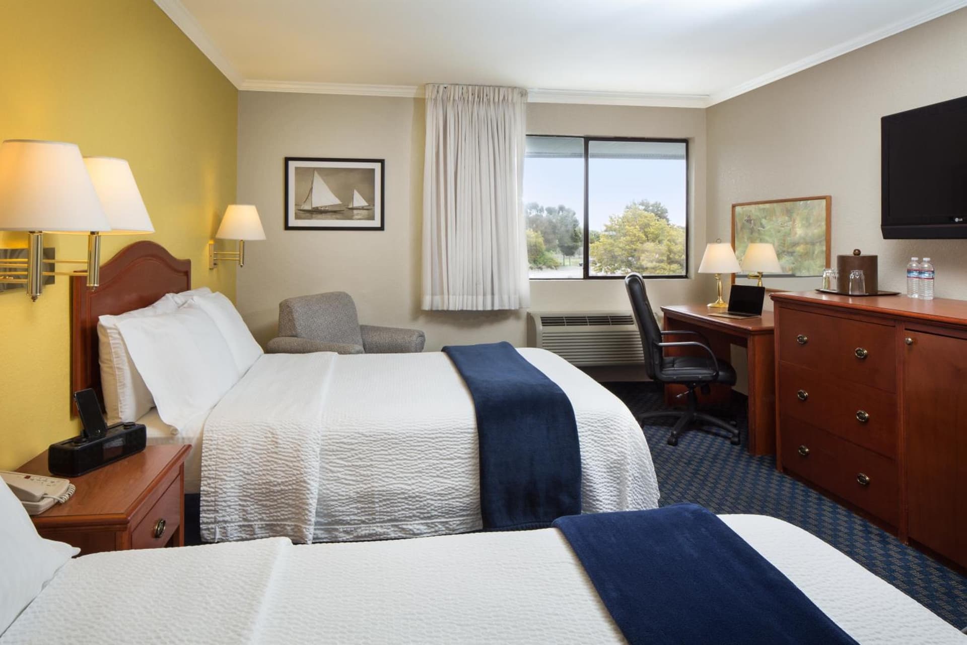 The Marina Inn on San Francisco Bay gallery photo in San Leandro, CA — image 4