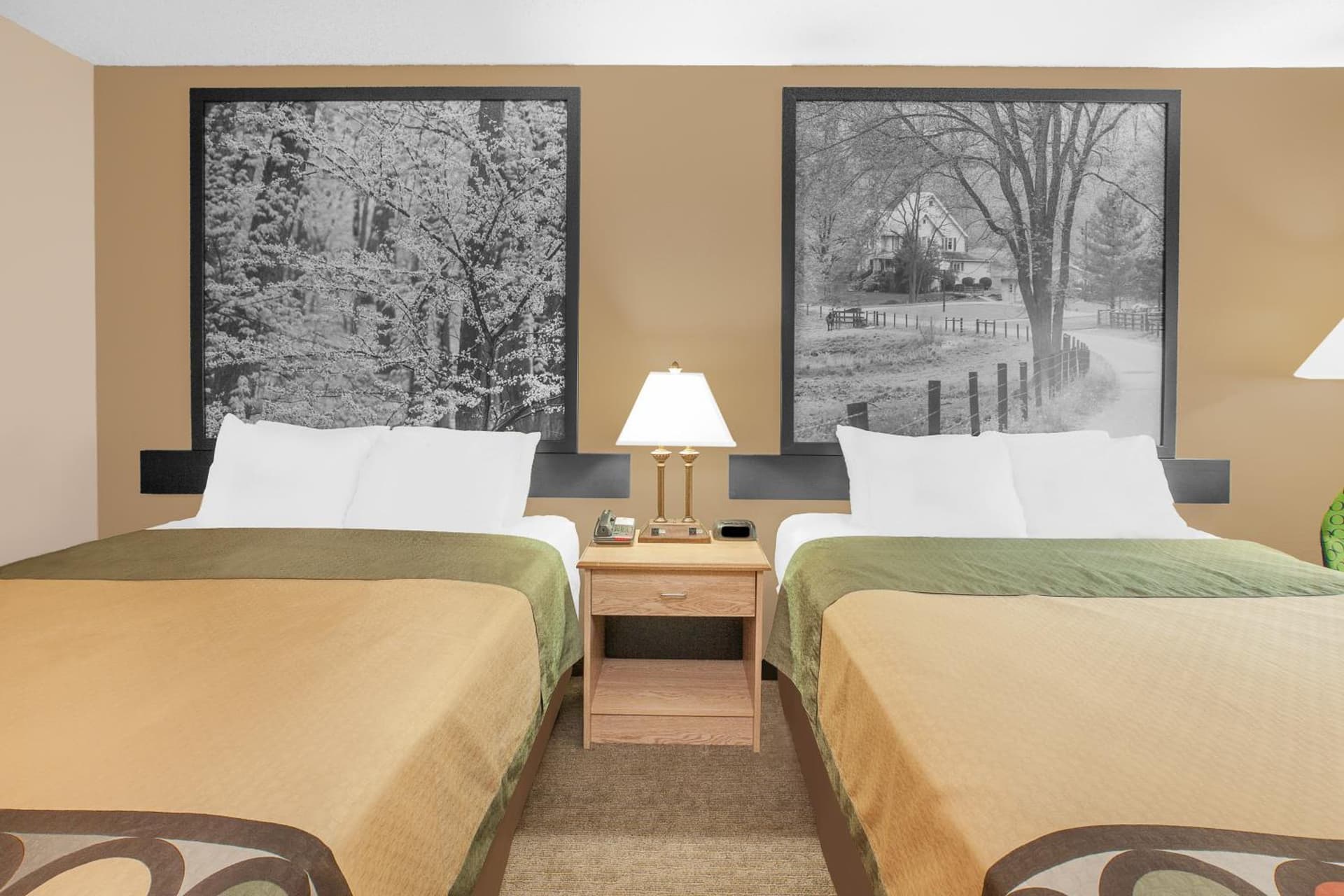 Super 8 by Wyndham Seville gallery photo in Seville, OH — image 21