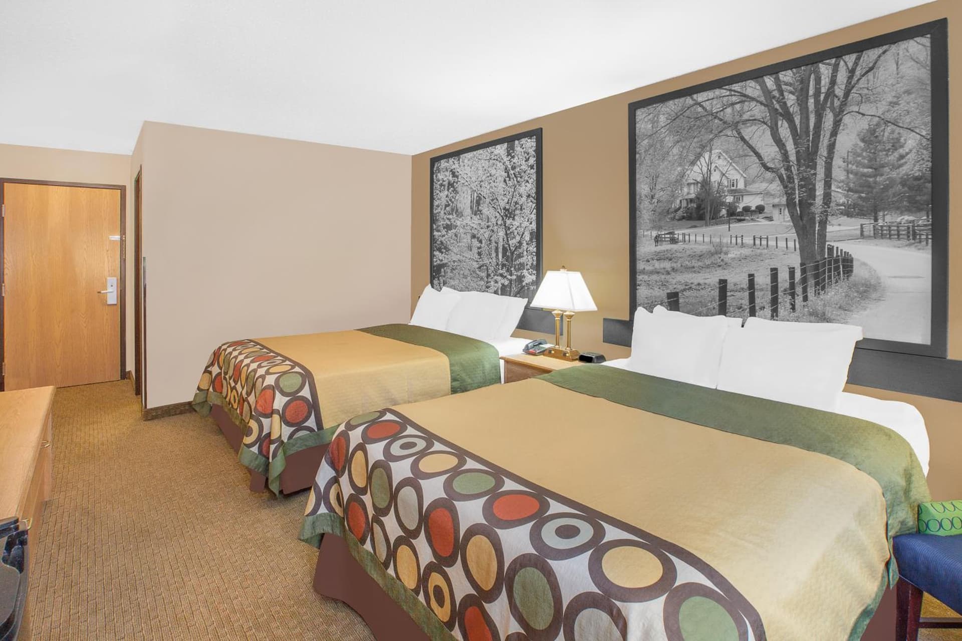 Super 8 by Wyndham Seville gallery photo in Seville, OH — image 13