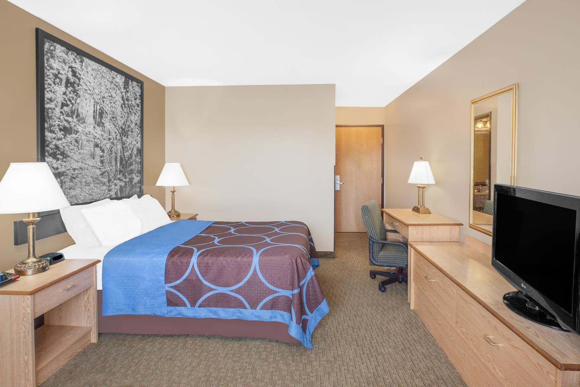 Super 8 by Wyndham Seville gallery photo in Seville, OH — image 6