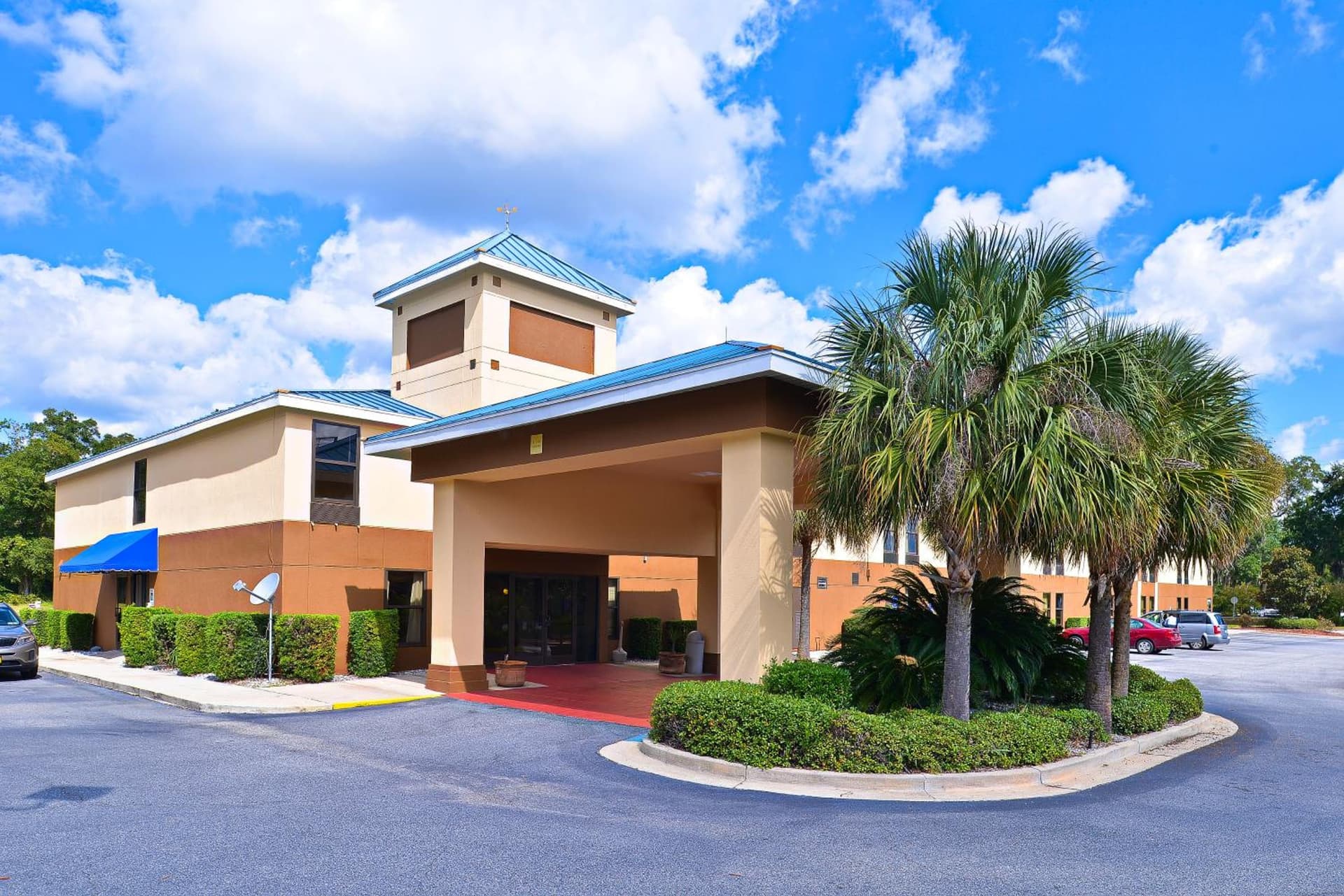 Econo Lodge Darien featured exterior or lobby in Darien, GA — similar hotel