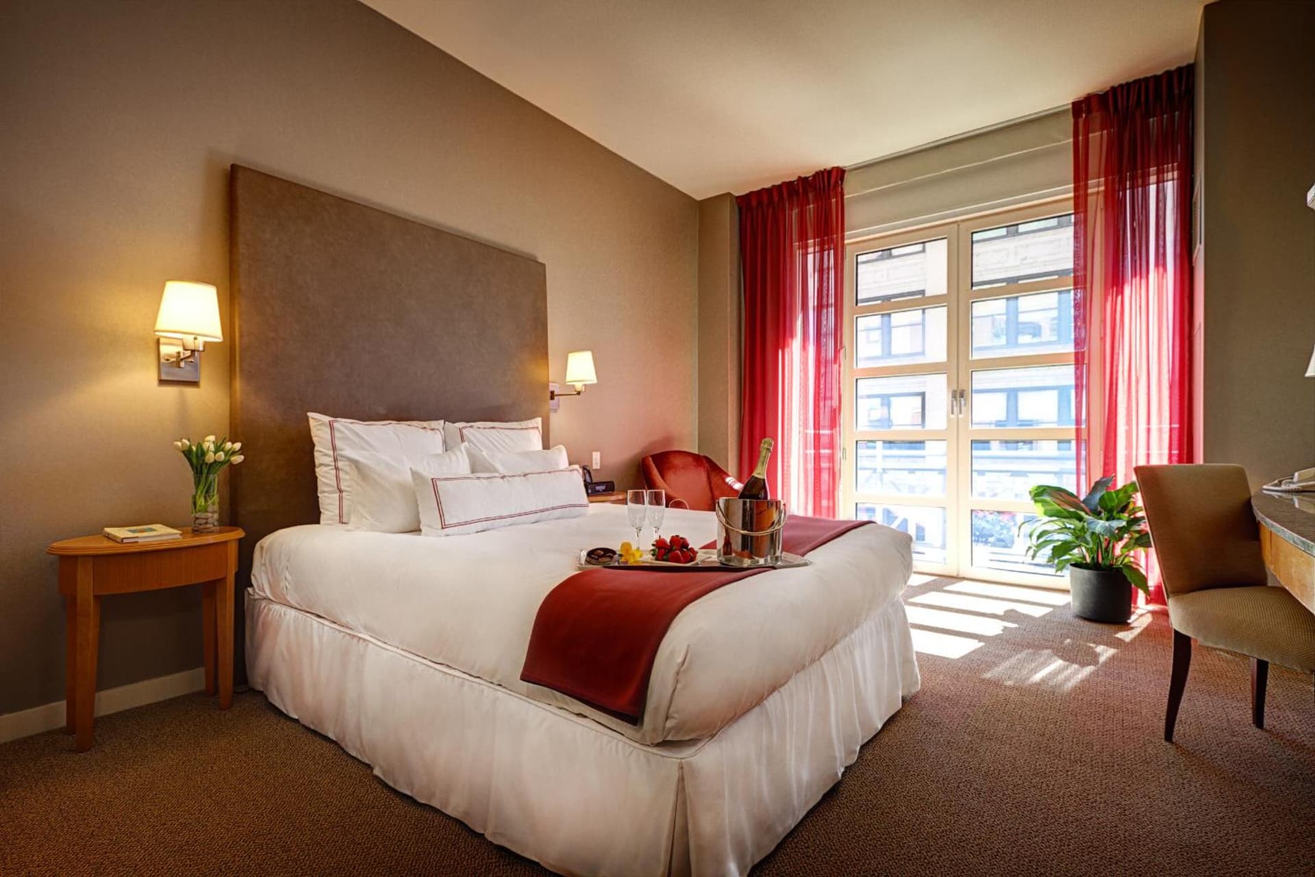 Hotel Giraffe by Library Hotel Collection interior in New York, NY — gallery photo 2