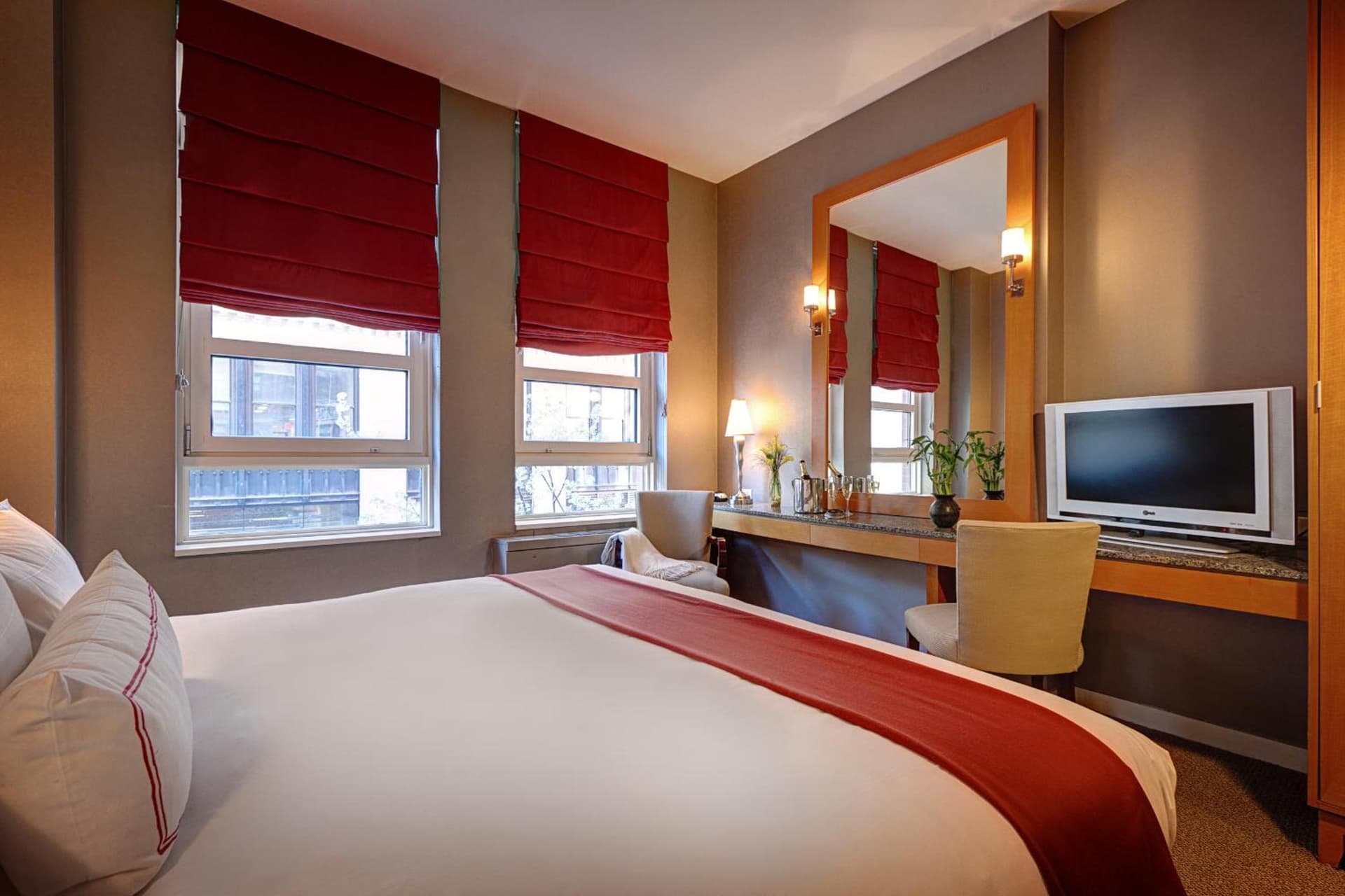 Hotel Giraffe by Library Hotel Collection interior in New York, NY — gallery photo 2