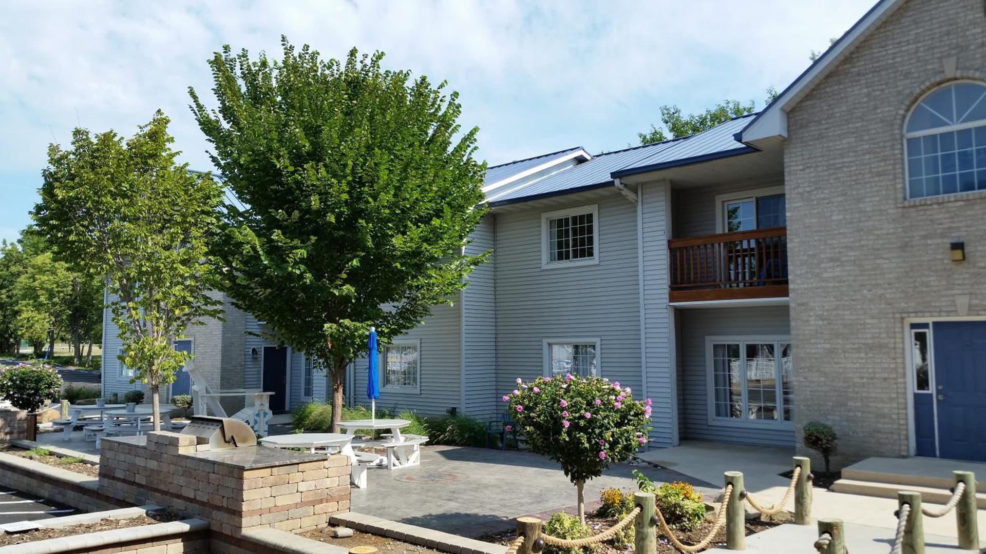 Put-in-Bay Condos featured exterior or lobby in Put-in-Bay, OH — similar hotel