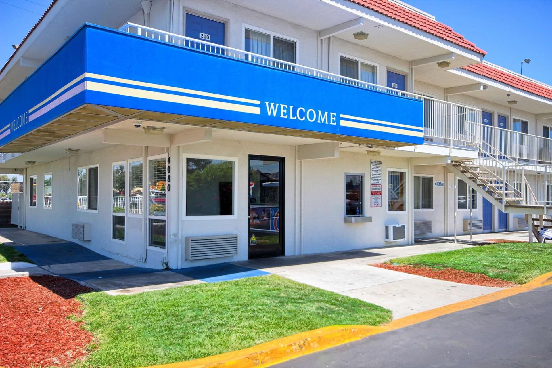 Motel 6-Fresno, CA - Blackstone South interior in Fresno, CA — gallery photo 2