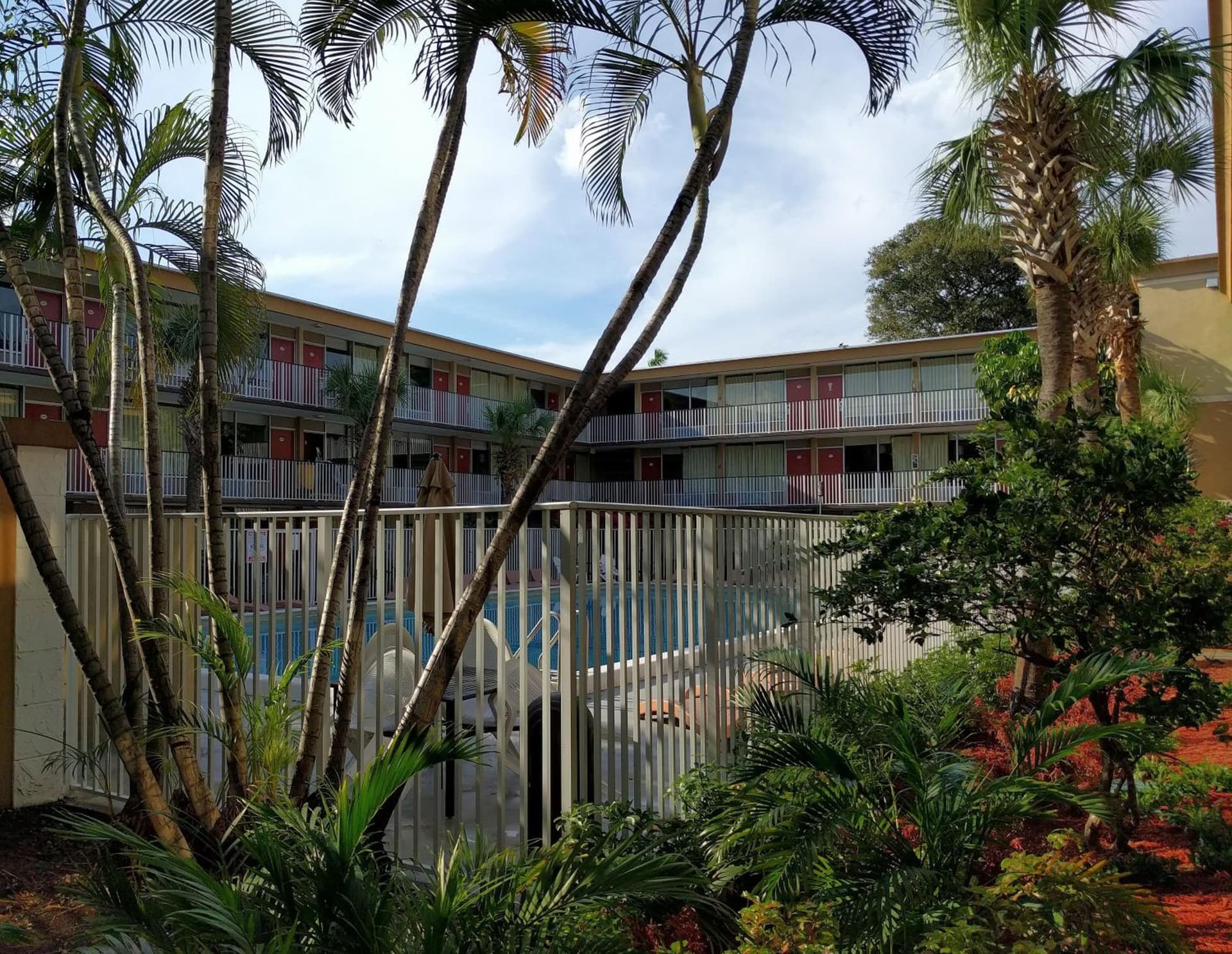 Red Carpet Inn Airport and Cruise Port Hotel Fort Lauderdale gallery photo in Fort Lauderdale, FL — image 5