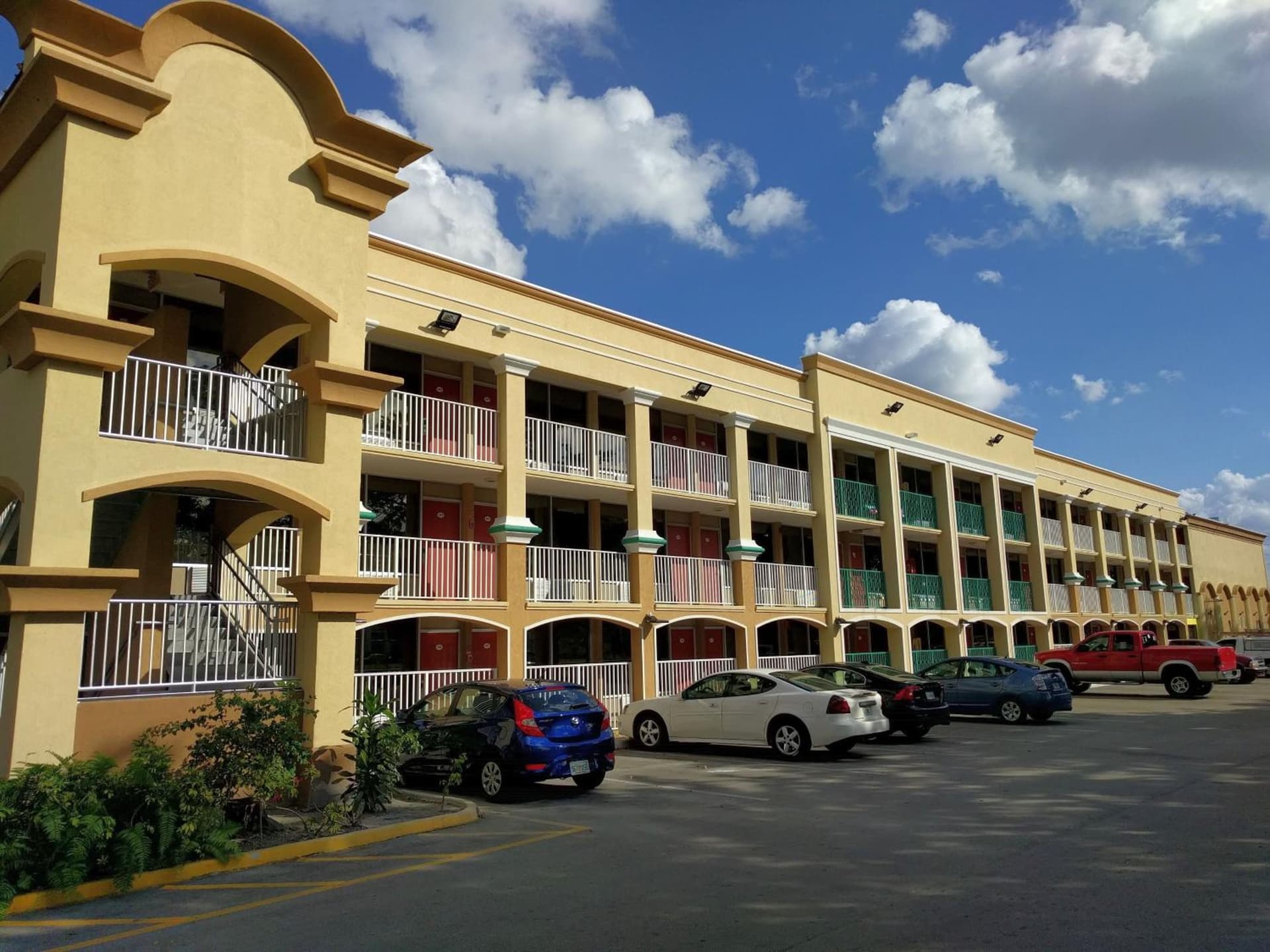 Red Carpet Inn Airport and Cruise Port Hotel Fort Lauderdale gallery photo in Fort Lauderdale, FL — image 15