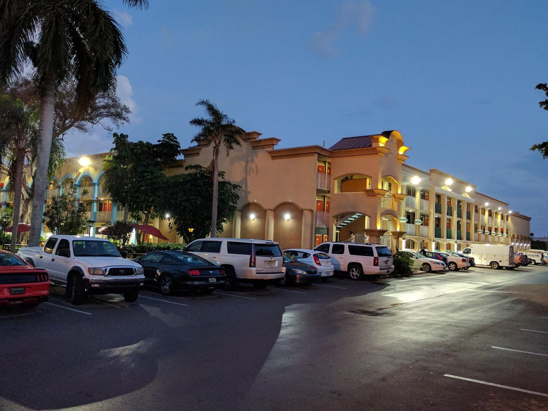 Red Carpet Inn Airport and Cruise Port Hotel Fort Lauderdale gallery photo in Fort Lauderdale, FL — image 9