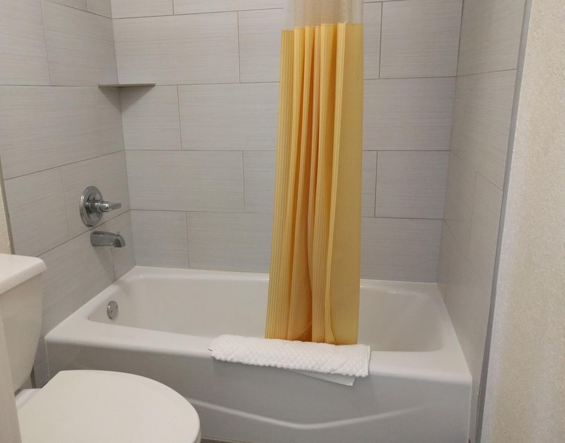 Red Carpet Inn Airport and Cruise Port Hotel Fort Lauderdale gallery photo in Fort Lauderdale, FL — image 6