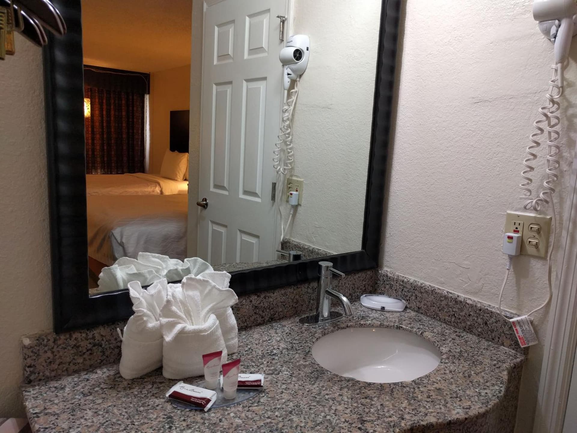 Red Carpet Inn Airport and Cruise Port Hotel Fort Lauderdale gallery photo in Fort Lauderdale, FL — image 19