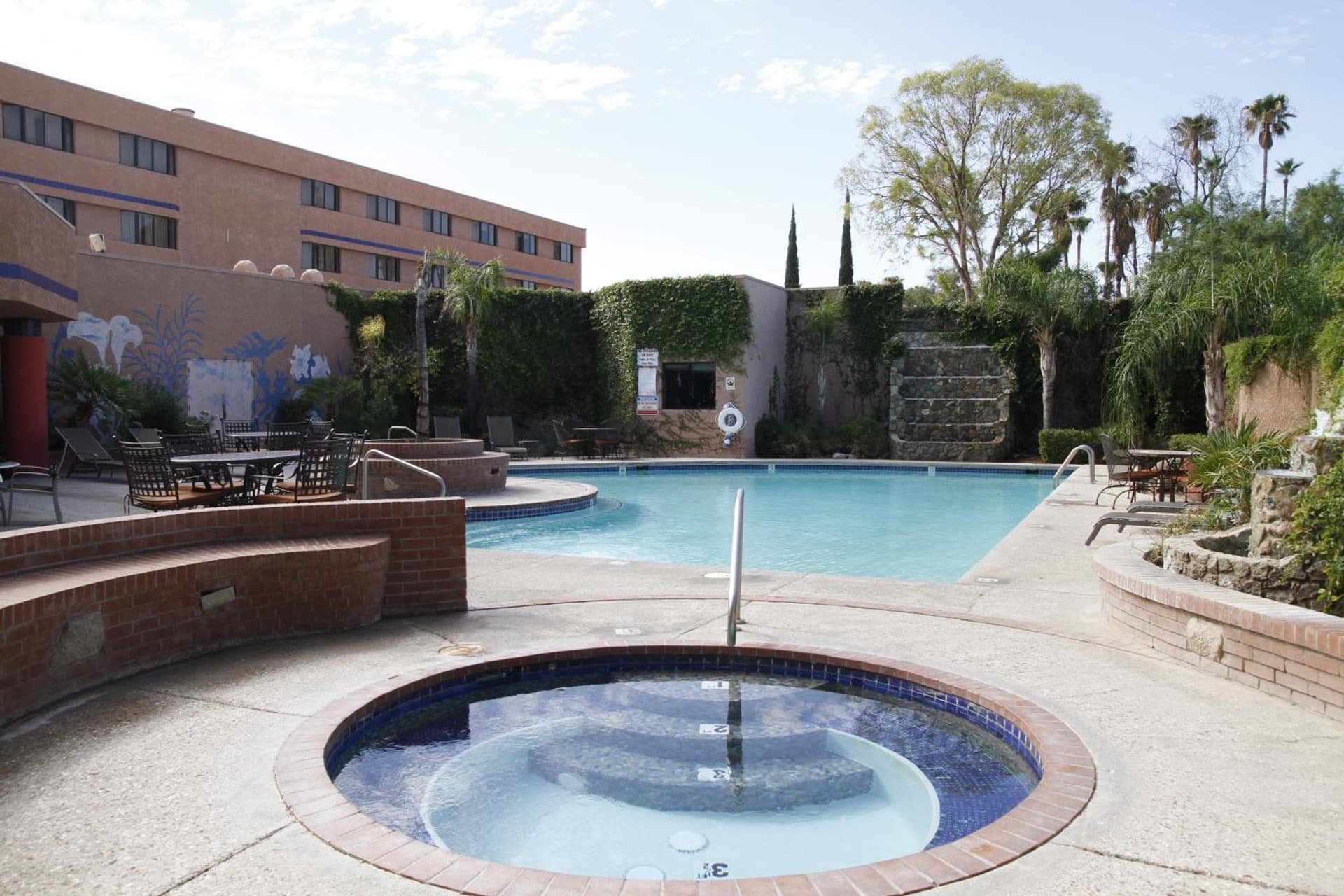 Ramada by Wyndham Viscount Suites Tucson East gallery photo in Tucson, AZ — image 52
