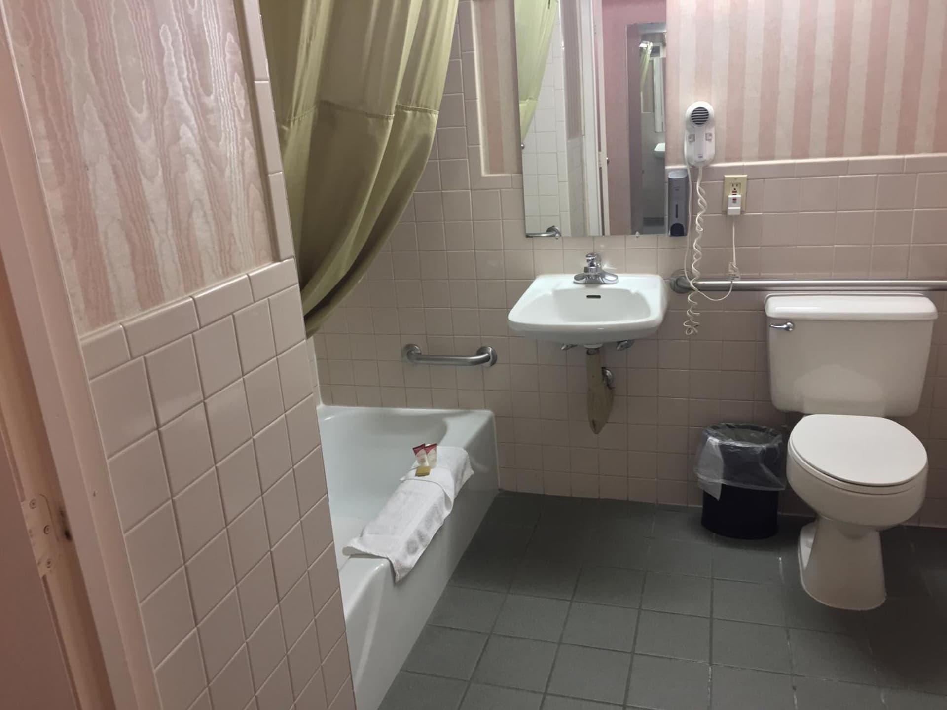 Americas Best Value Inn & Suites-Boise gallery photo in Boise, ID — image 7