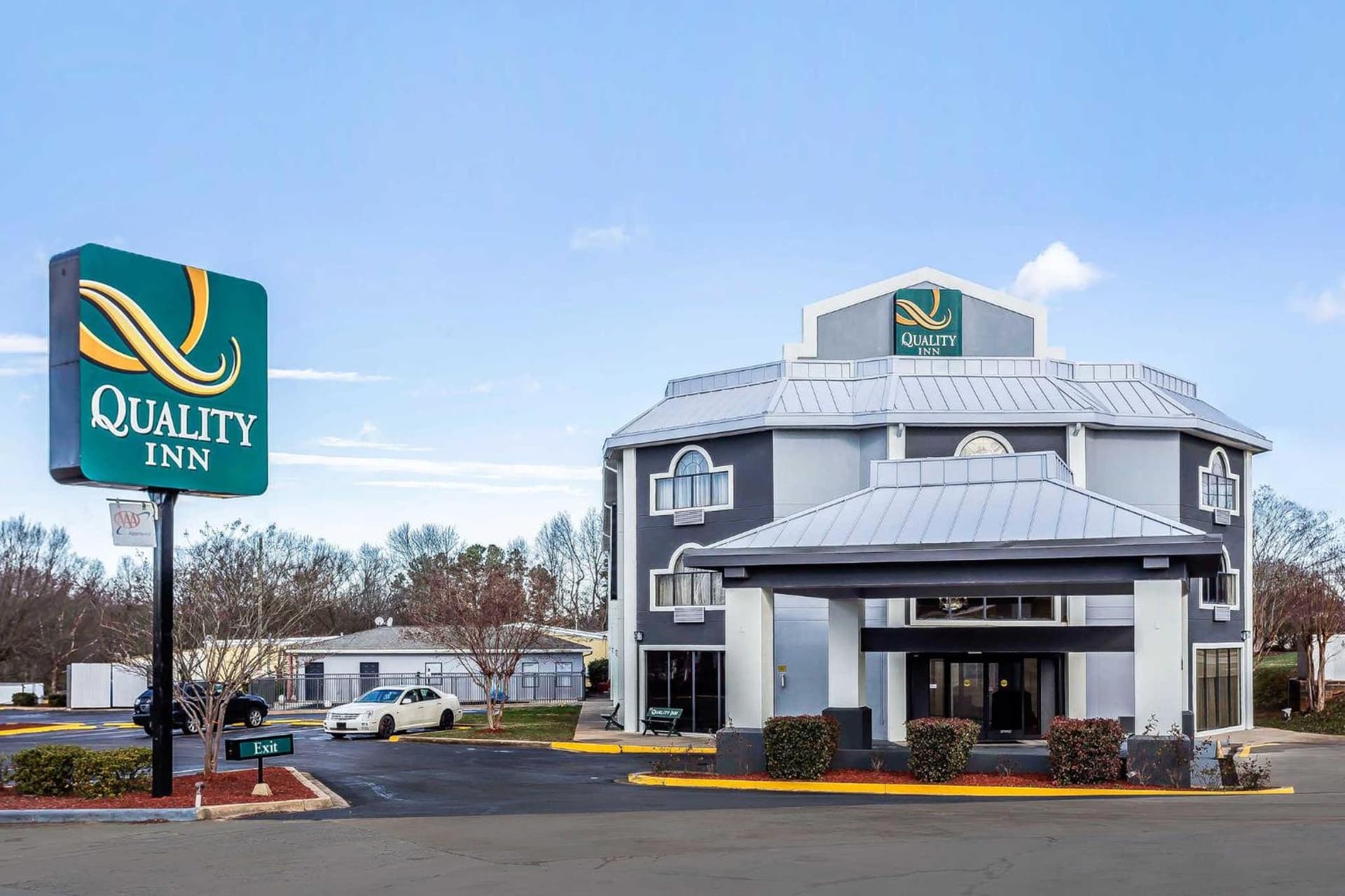 Quality Inn & Suites Salisbury South interior in Salisbury, NC — gallery photo 2