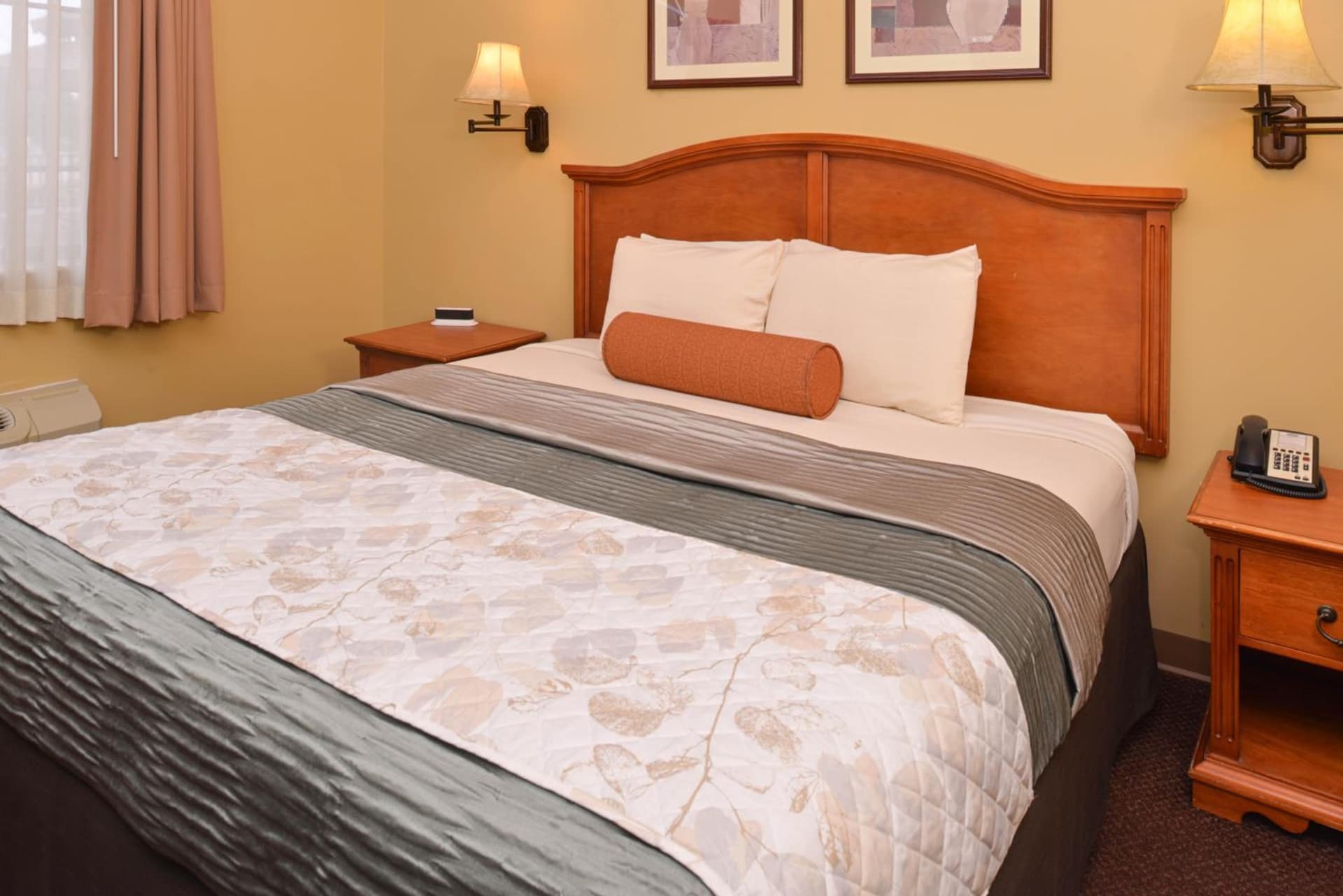 Country Hearth Inn & Suites Edwardsville gallery photo in Edwardsville, IL — image 14