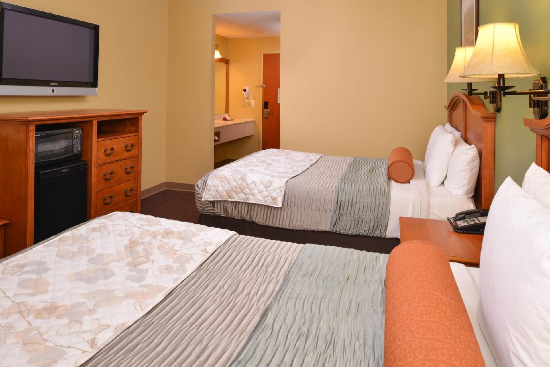 Country Hearth Inn & Suites Edwardsville gallery photo in Edwardsville, IL — image 10