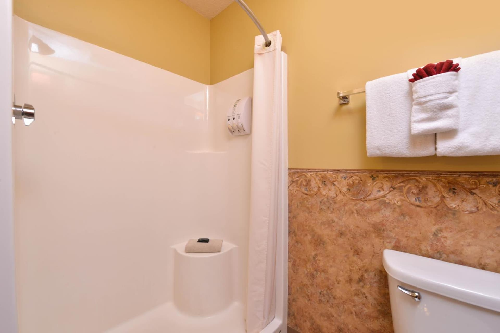 Country Hearth Inn & Suites Edwardsville gallery photo in Edwardsville, IL — image 6