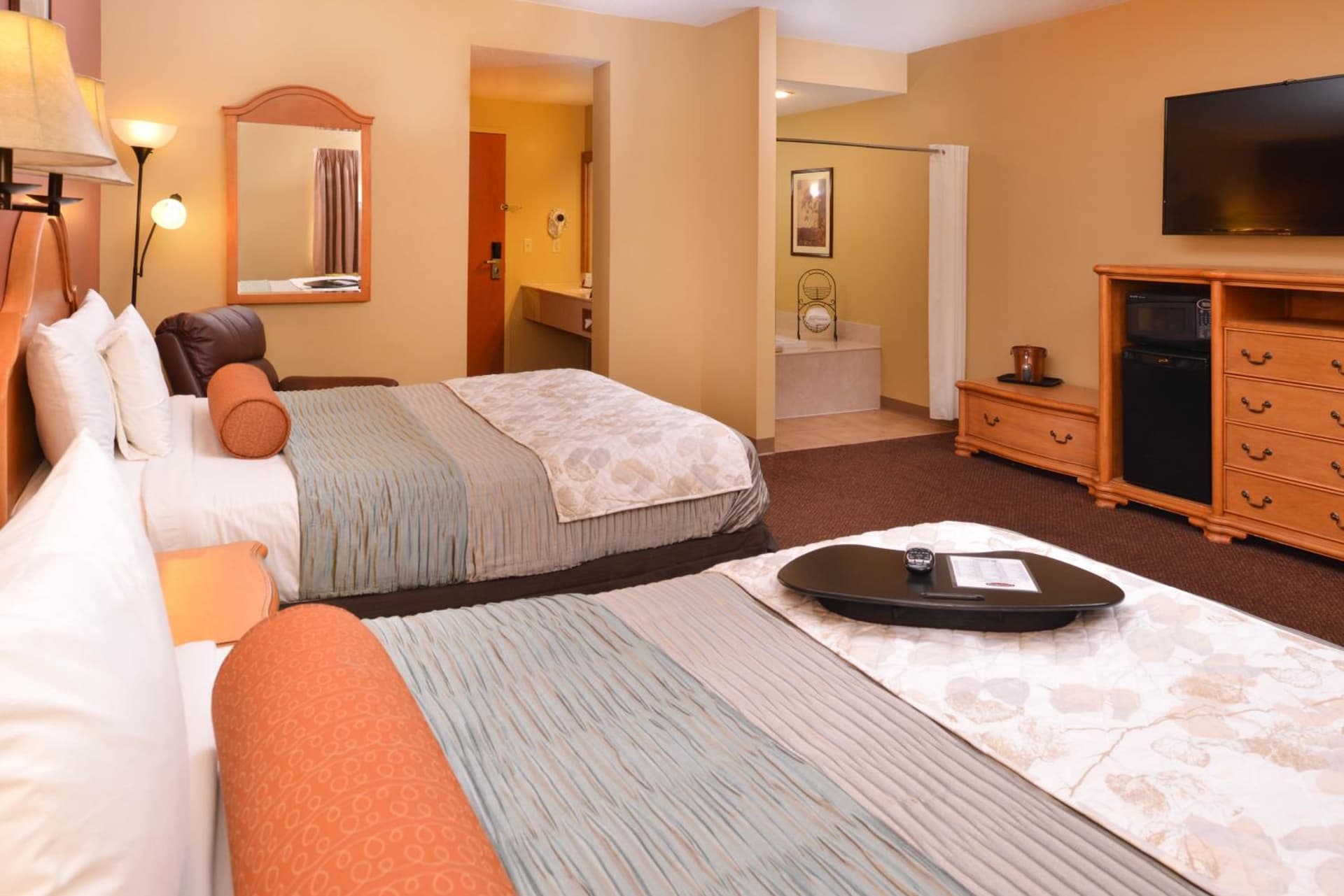 Country Hearth Inn & Suites Edwardsville gallery photo in Edwardsville, IL — image 19