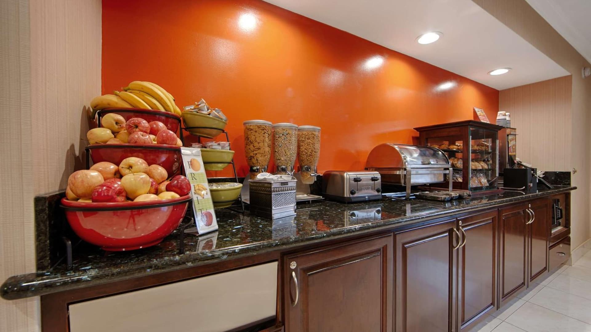 Best Western Pasadena Inn interior in Pasadena, CA — gallery photo 2