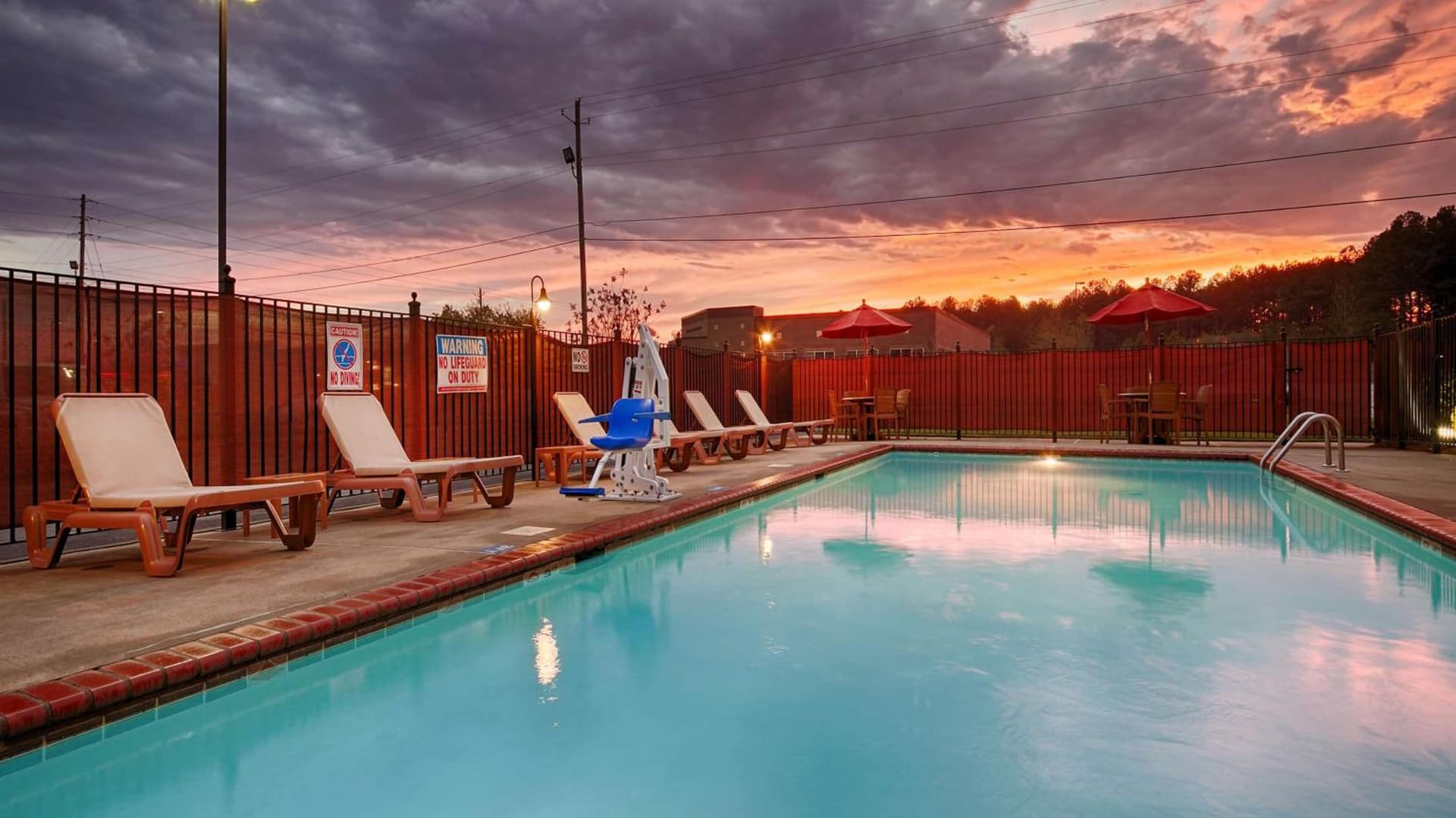 Best Western Plus Gadsden Hotel & Suites interior in Gadsden, AL — gallery photo 2