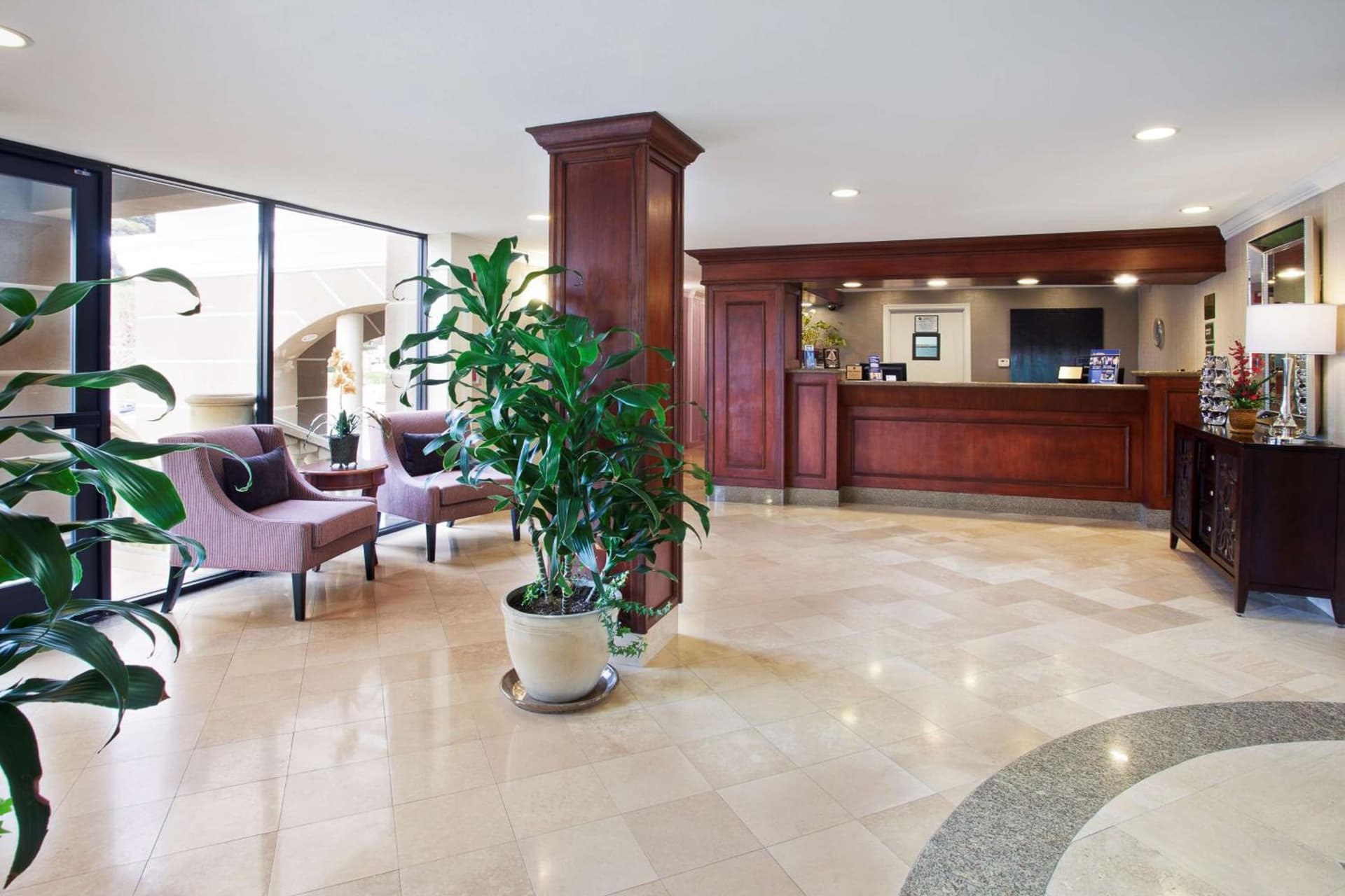 Best Western Plus Marina Shores Hotel interior in Dana Point, CA — gallery photo 2