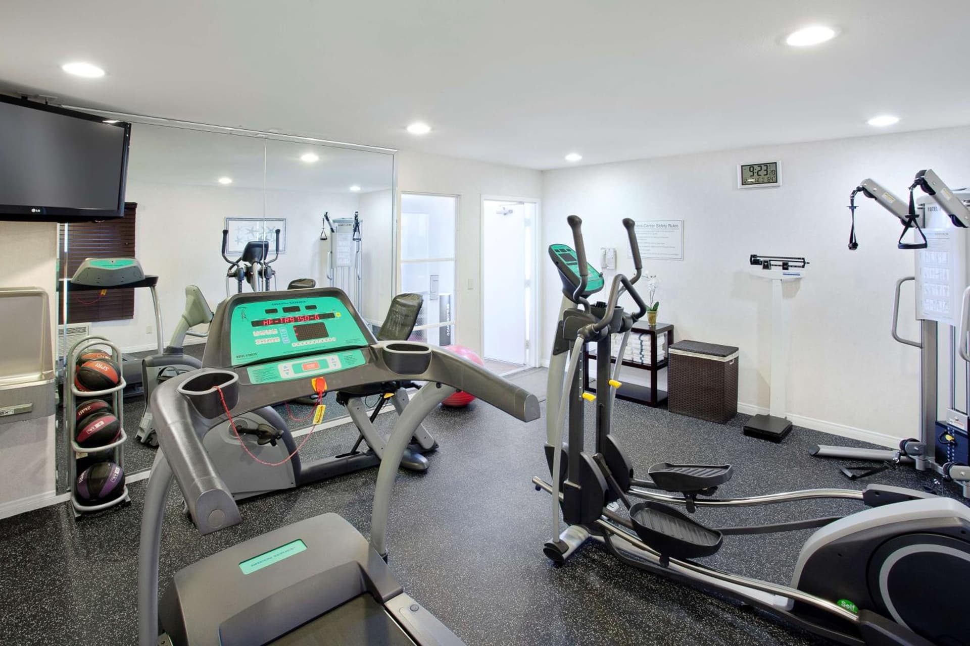Best Western Plus Marina Shores Hotel gallery photo in Dana Point, CA — image 34