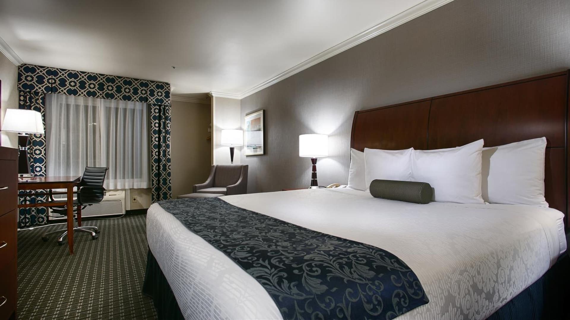 Best Western Plus Marina Shores Hotel gallery photo in Dana Point, CA — image 7