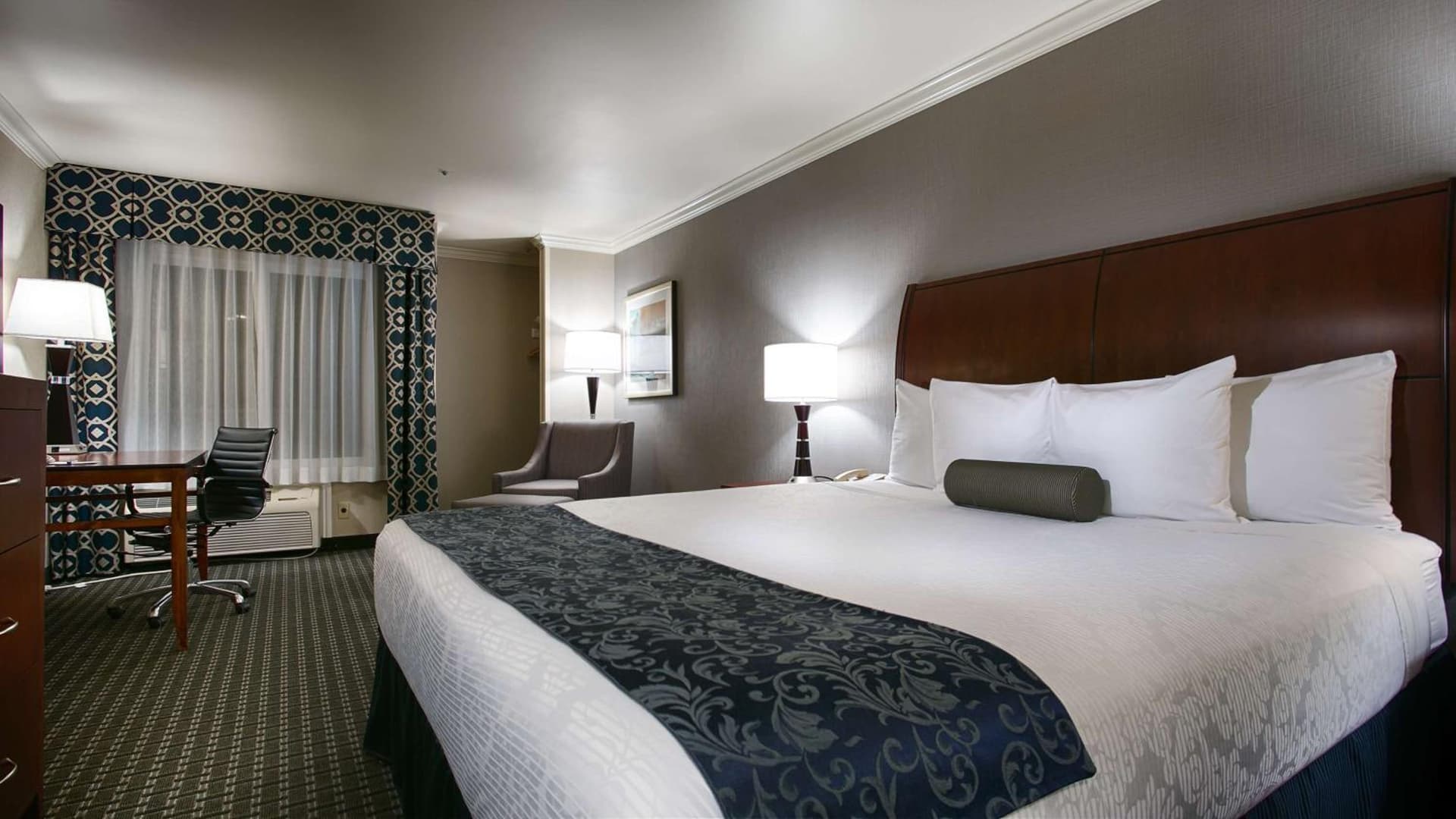 Best Western Plus Marina Shores Hotel gallery photo in Dana Point, CA — image 4