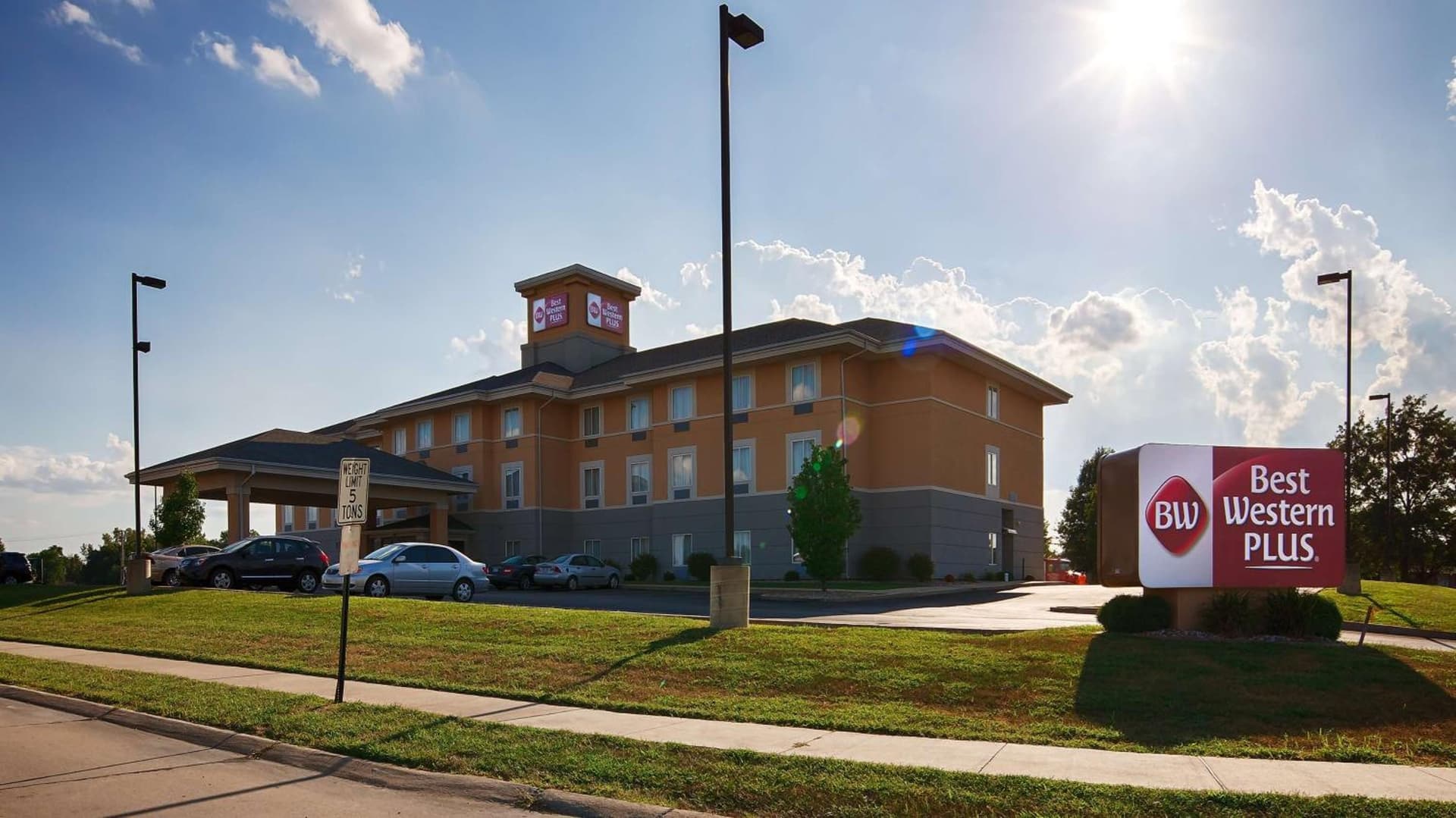 Best Western Plus Pontoon Beach featured exterior or lobby in Pontoon Beach, IL — similar hotel