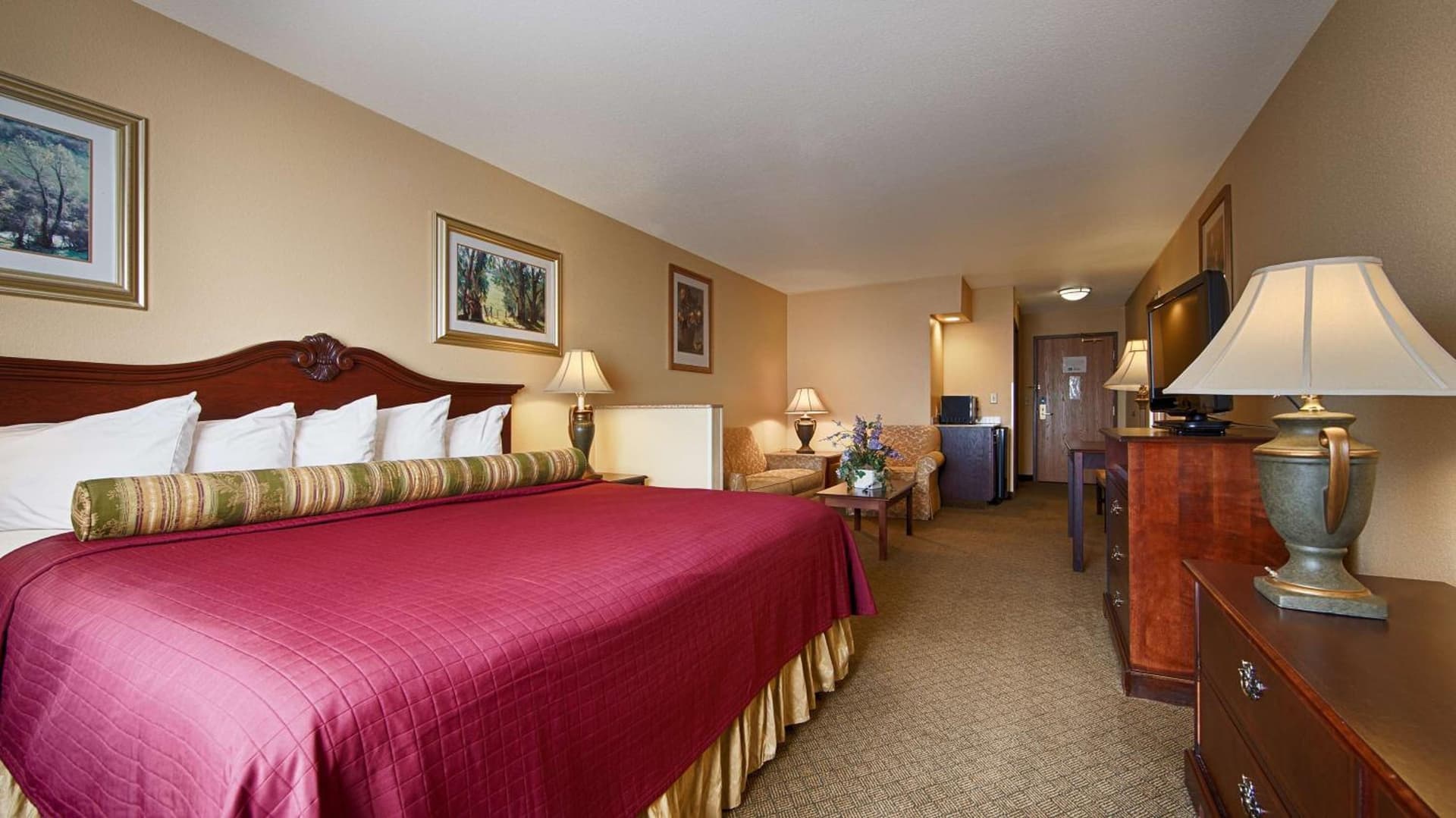 Best Western Penn-Ohio Inn & Suites interior in Hubbard, OH — gallery photo 2