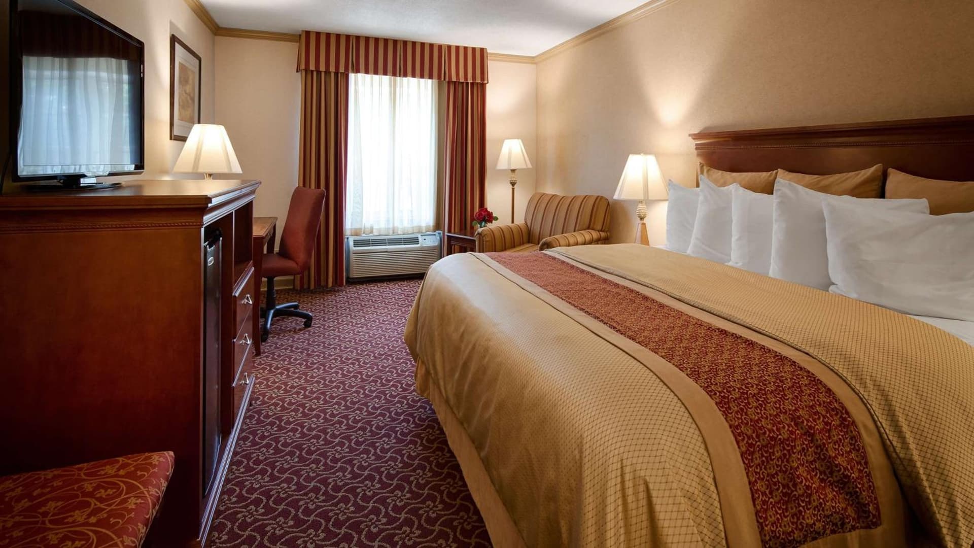 Best Western PLUS Morristown Inn-Florham Park interior in Morristown, NJ — gallery photo 2