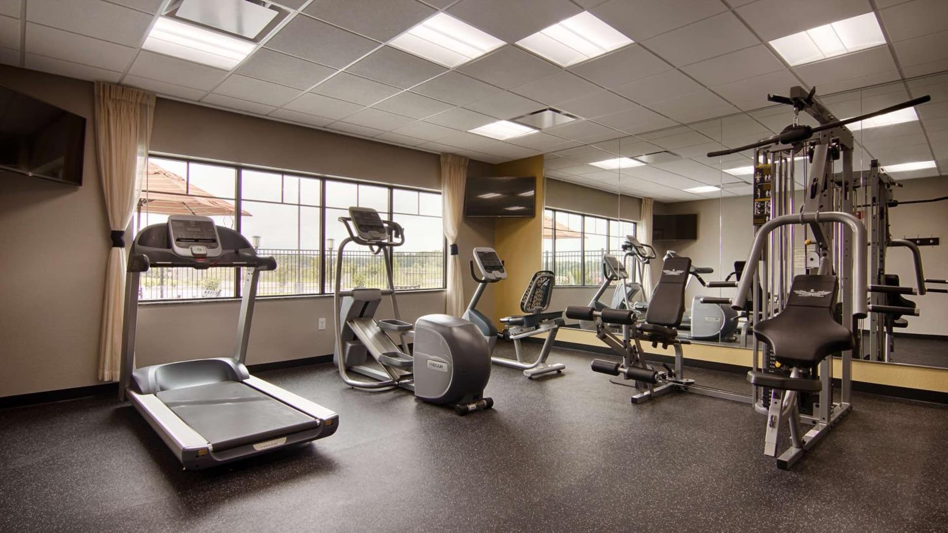 Best Western Plus College Station Inn & Suites gallery photo in College Station, TX — image 23