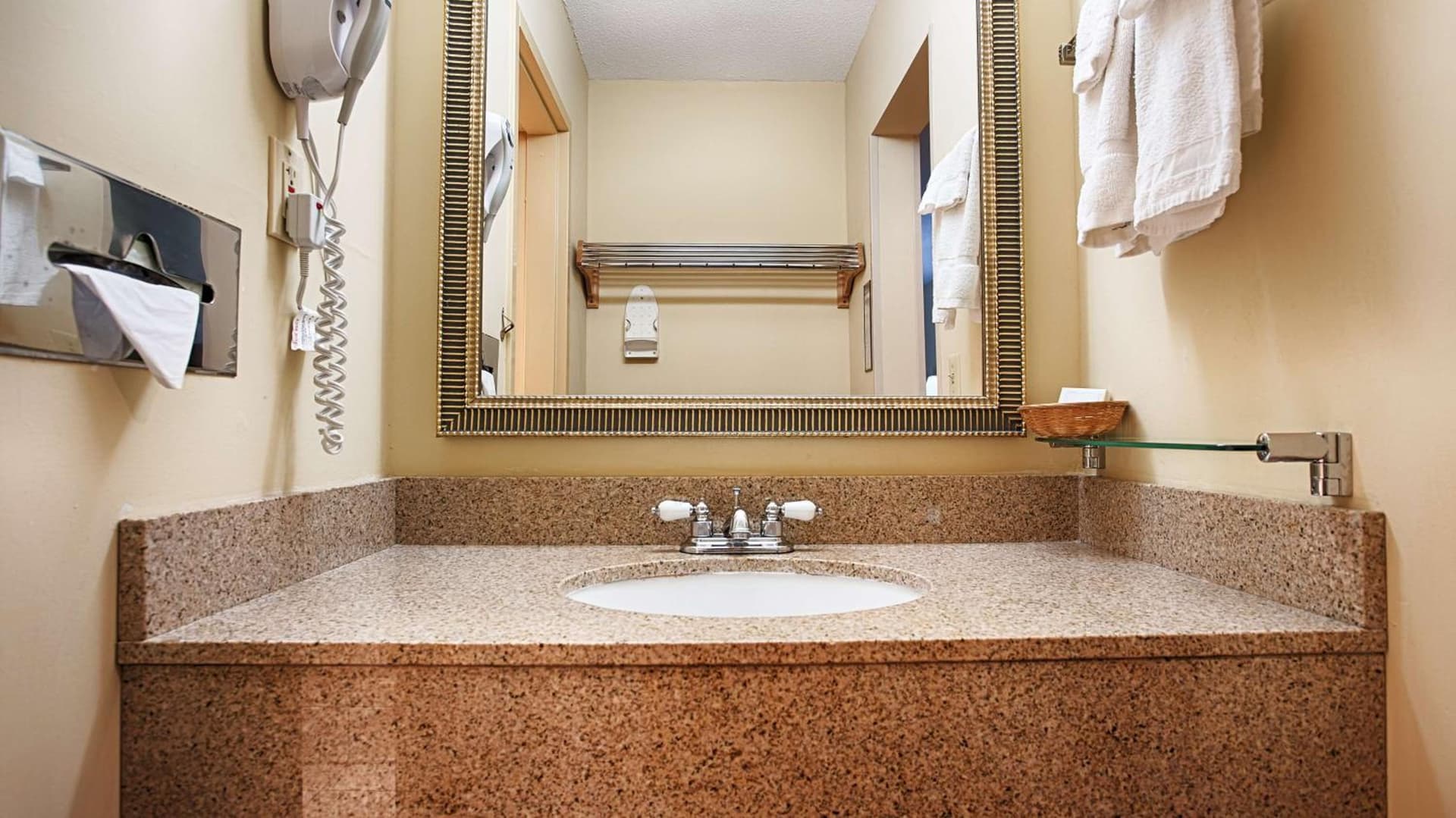 Best Western West Greenwich Inn property views in West Greenwich — gallery photo 3