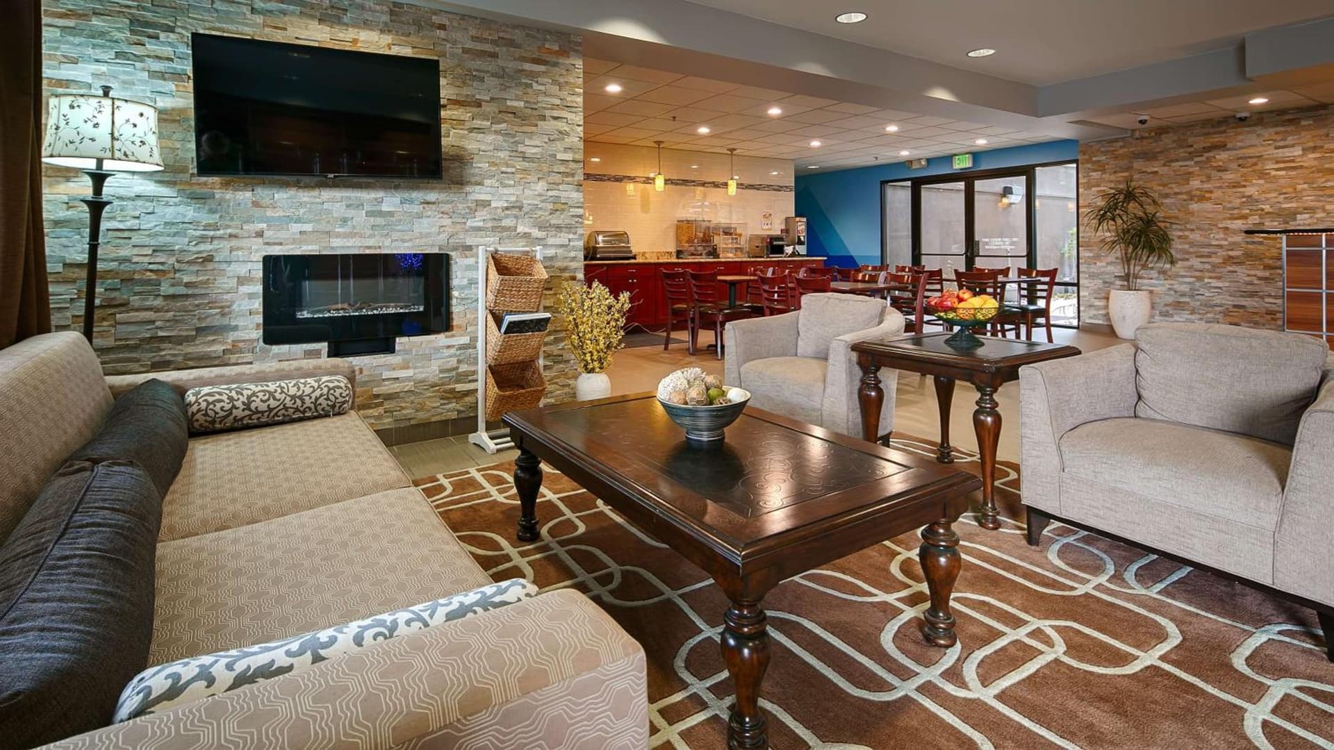 Best Western Sky Valley Inn interior in Monroe, WA — gallery photo 2