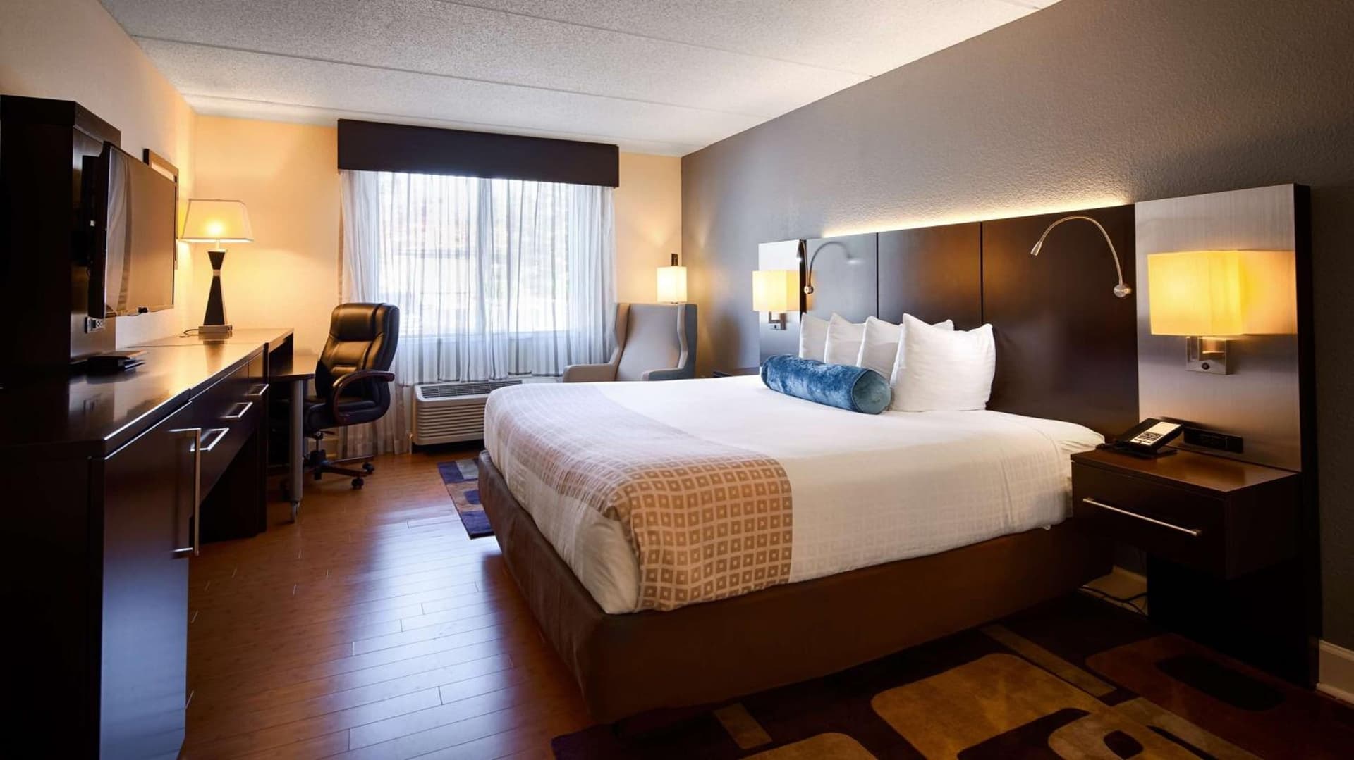 Best Western Plus Roswell/Alpharetta property views in Roswell, GA — gallery photo 3