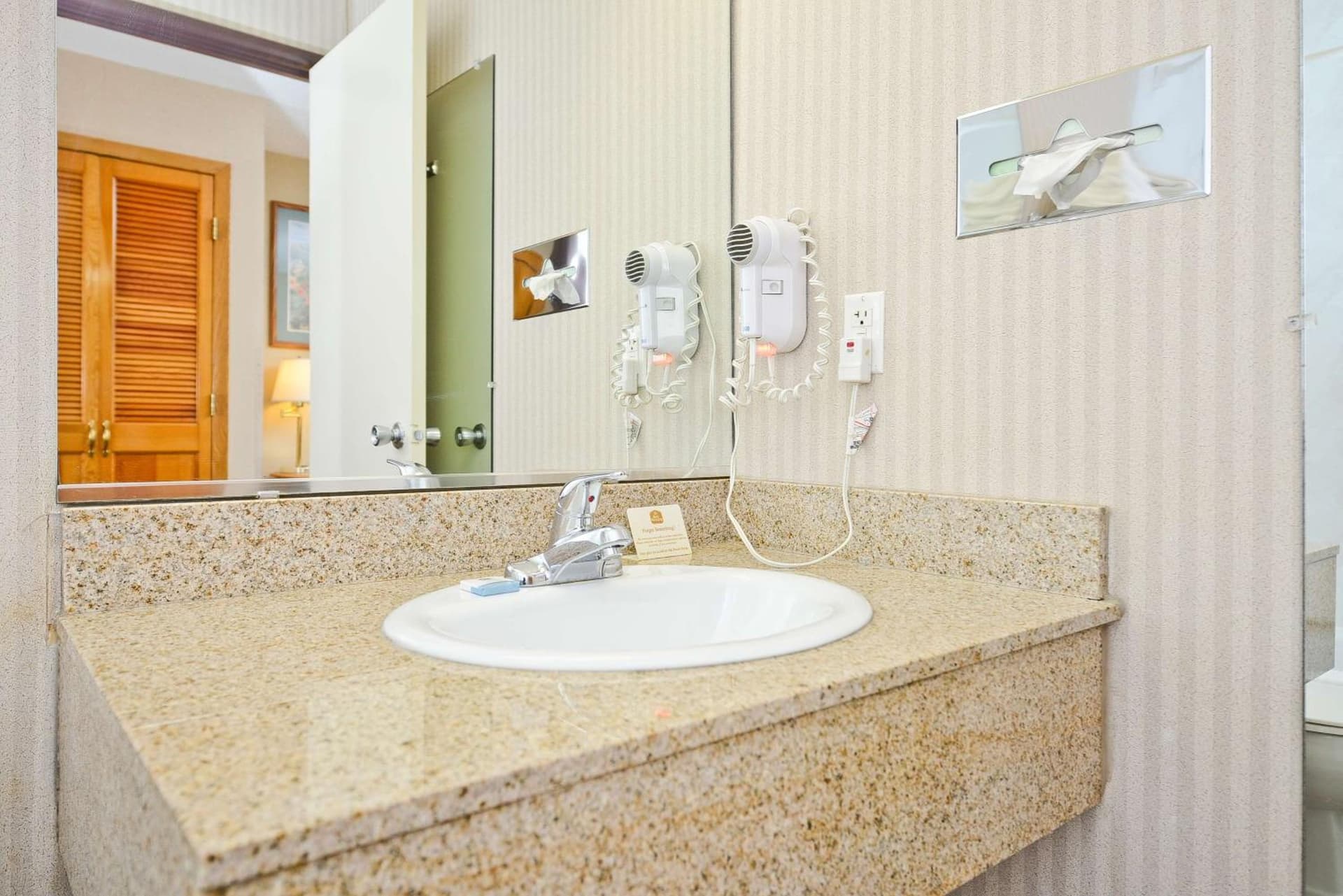 Best Western Green Bay Inn and Conference Center property views in Green Bay, WI — gallery photo 3