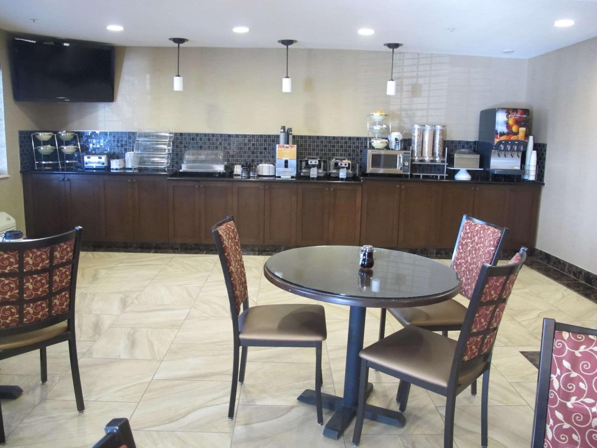 Best Western Woodland Inn property views in Woodland, WA — gallery photo 3